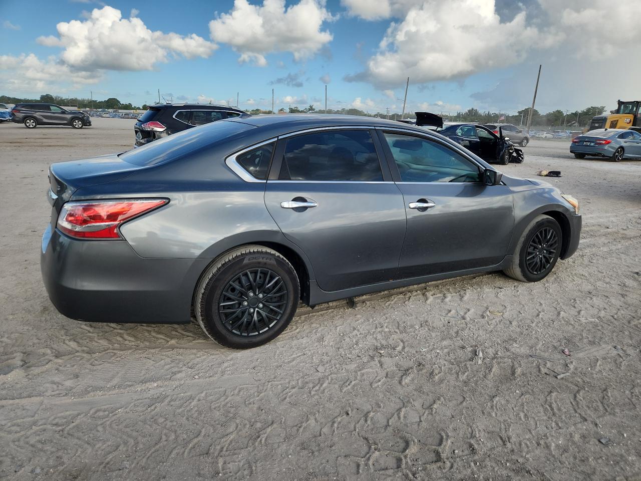 2015 Nissan Altima 2.5 S Gray vin: 1N4AL3AP1FN355396 Damage: Right Qtr Panel, Dent(S) W/ Paint Dmg, 2 To 3 Inches
