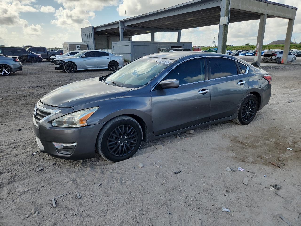 2015 Nissan Altima 2.5 S Gray vin: 1N4AL3AP1FN355396 Damage: Left Front Fender, Dent(S) W/ Paint Dmg, 5 To 6 Inches