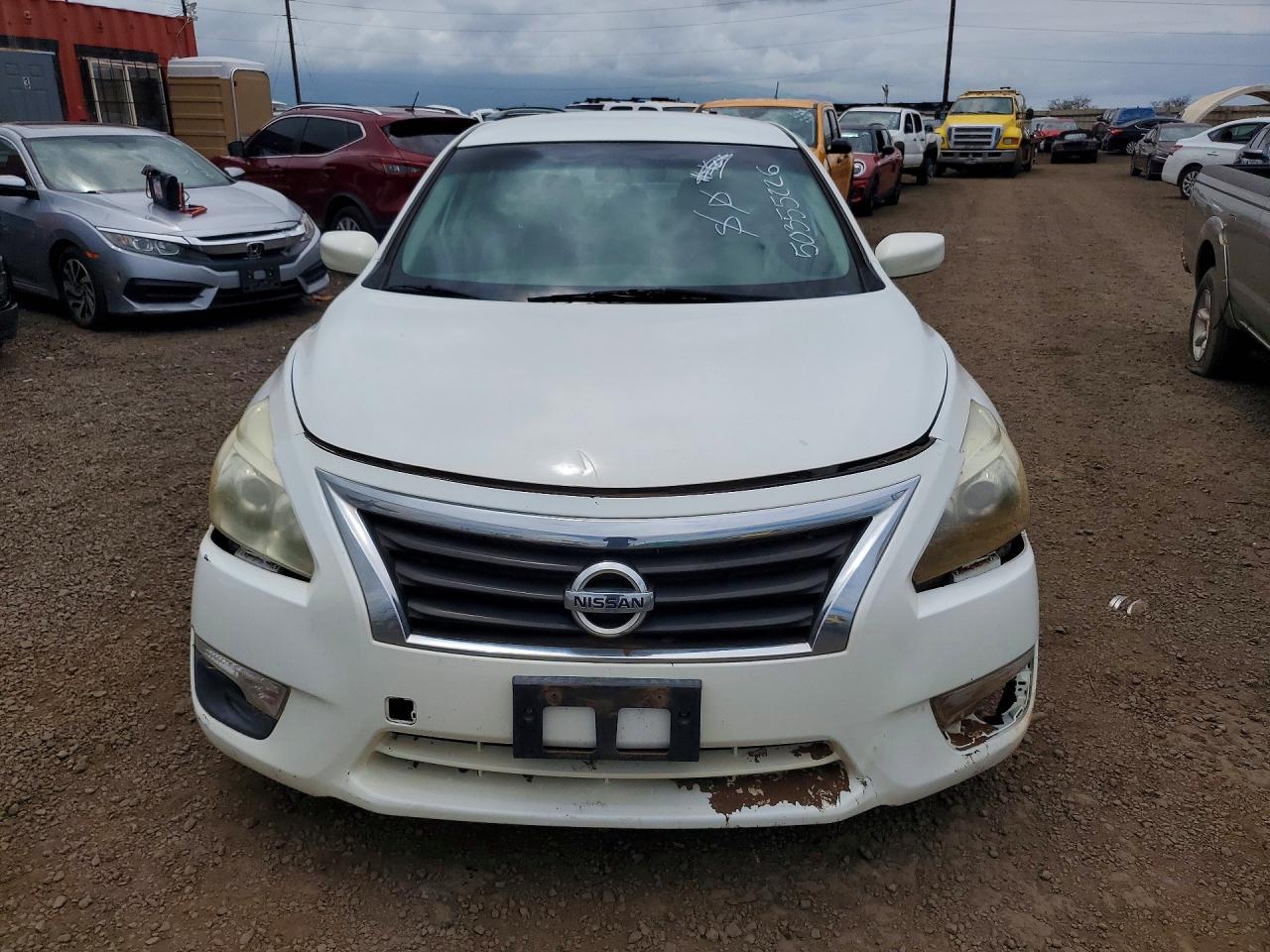 2015 Niss Altima White vin: 1N4AL3AP1FN386082