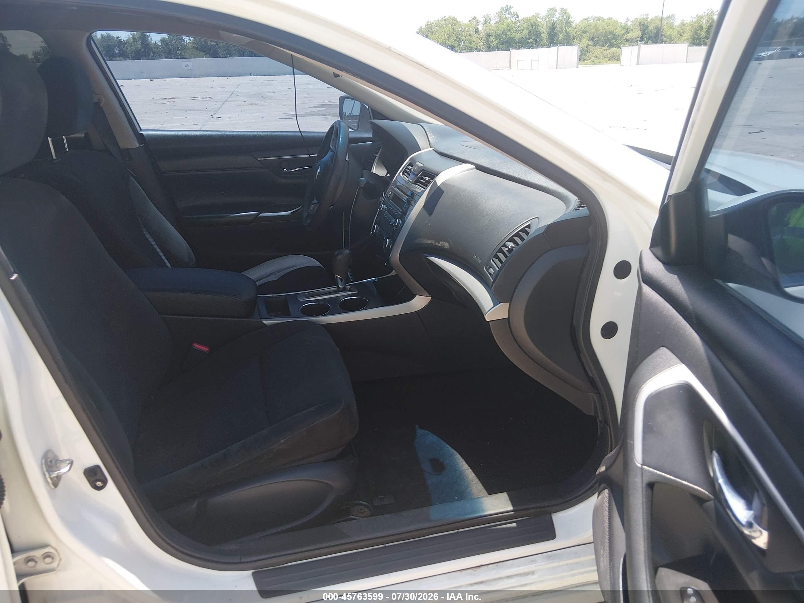 2015 Nissan Altima 2.5 S White vin: 1N4AL3AP1FN398152