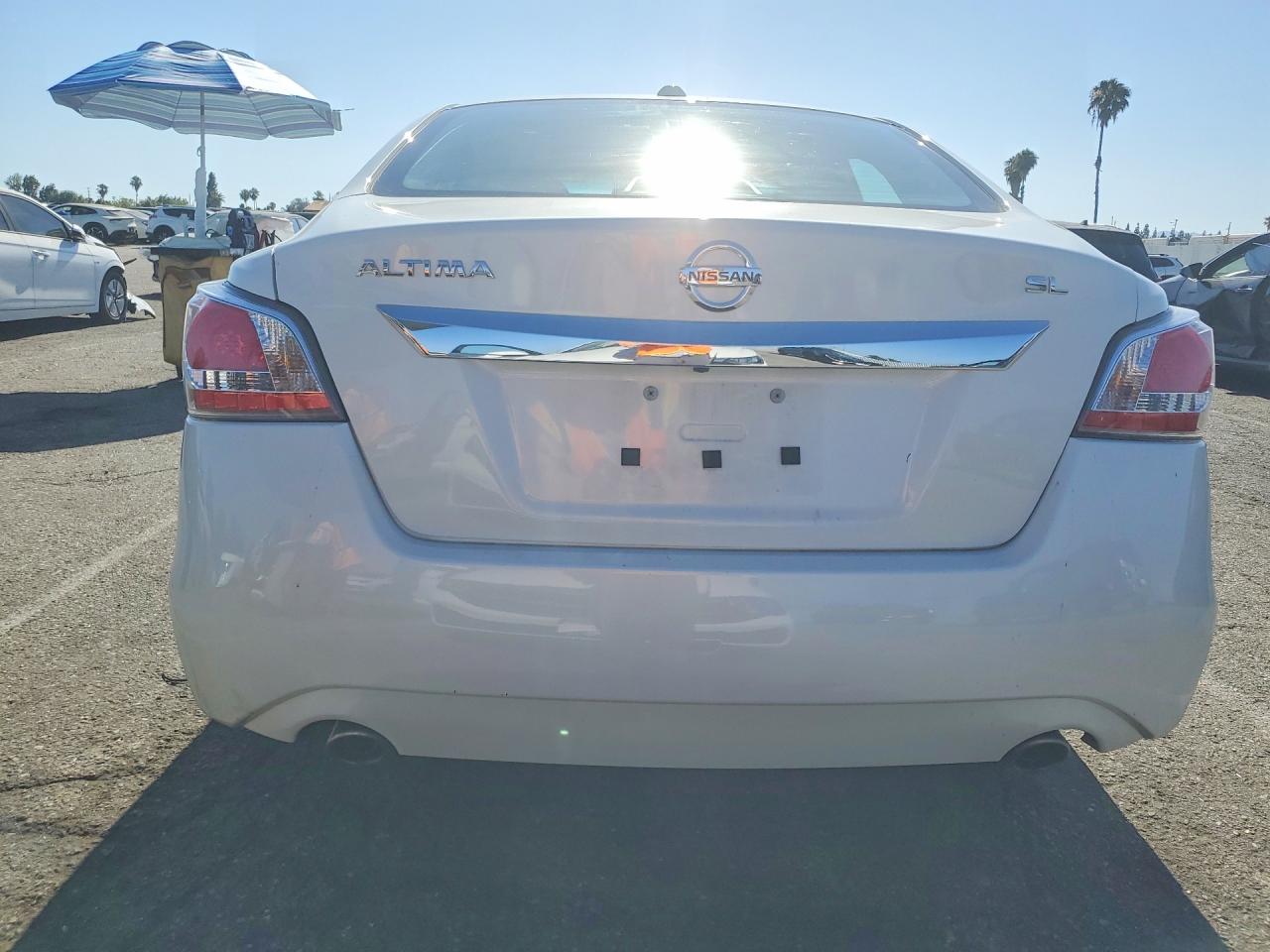 2015 Nissan Altima White vin: 1N4AL3AP1FN403348