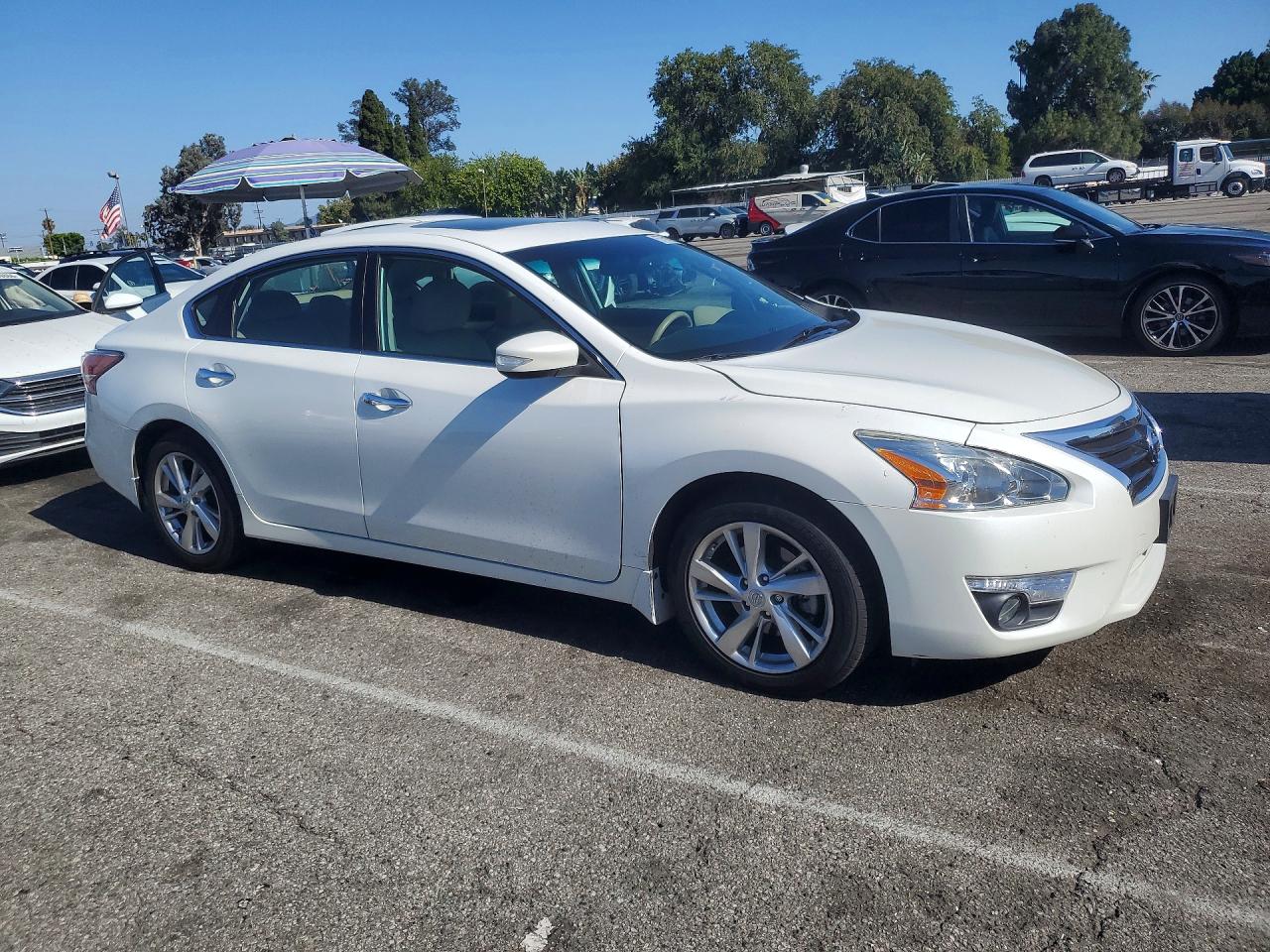 2015 Nissan Altima White vin: 1N4AL3AP1FN403348