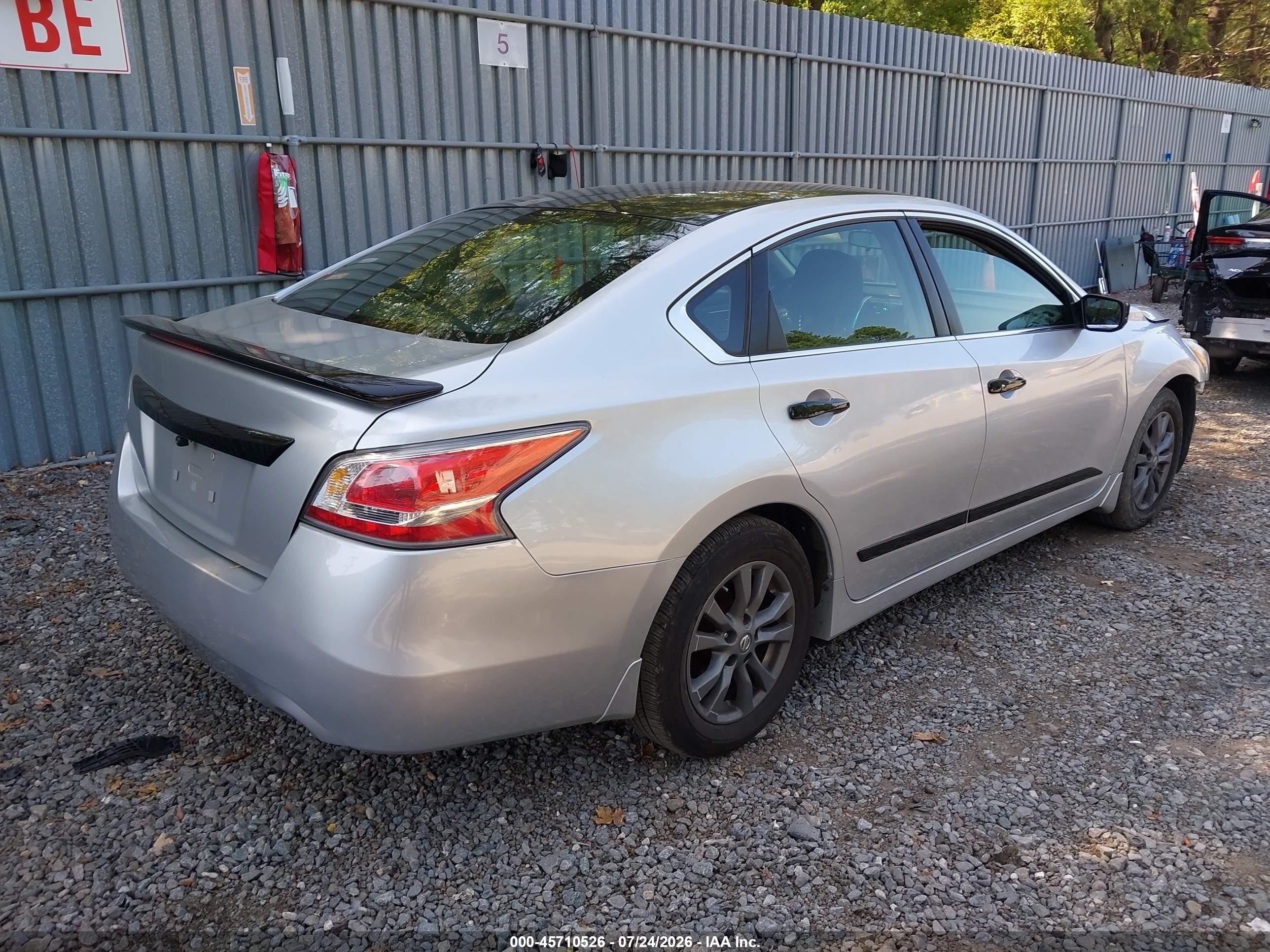 2015 Nissan Altima 2.5 S White vin: 1N4AL3AP1FN407769