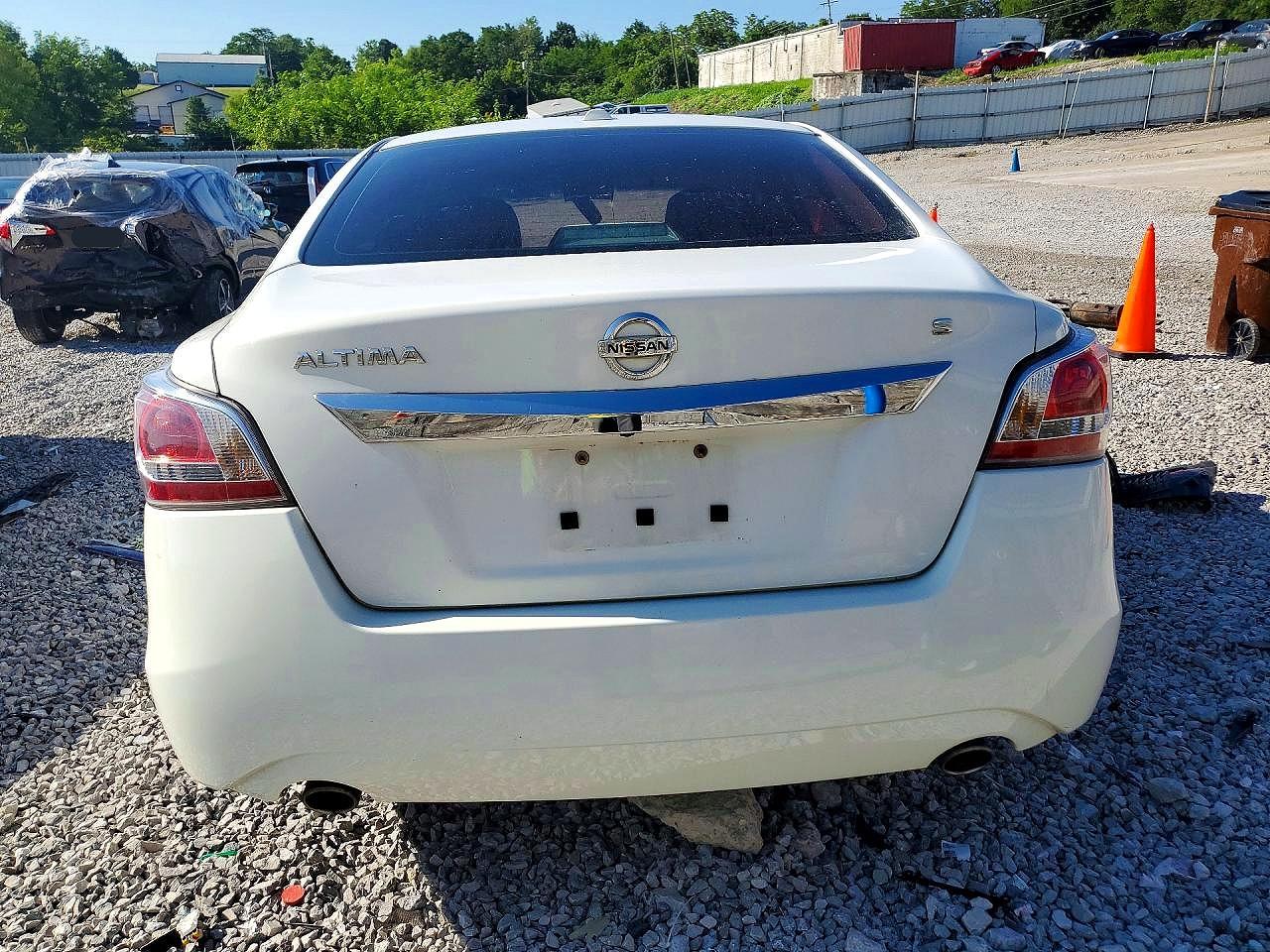 2015 Nissan Altima 2.5 S Белый vin: 1N4AL3AP1FN864078