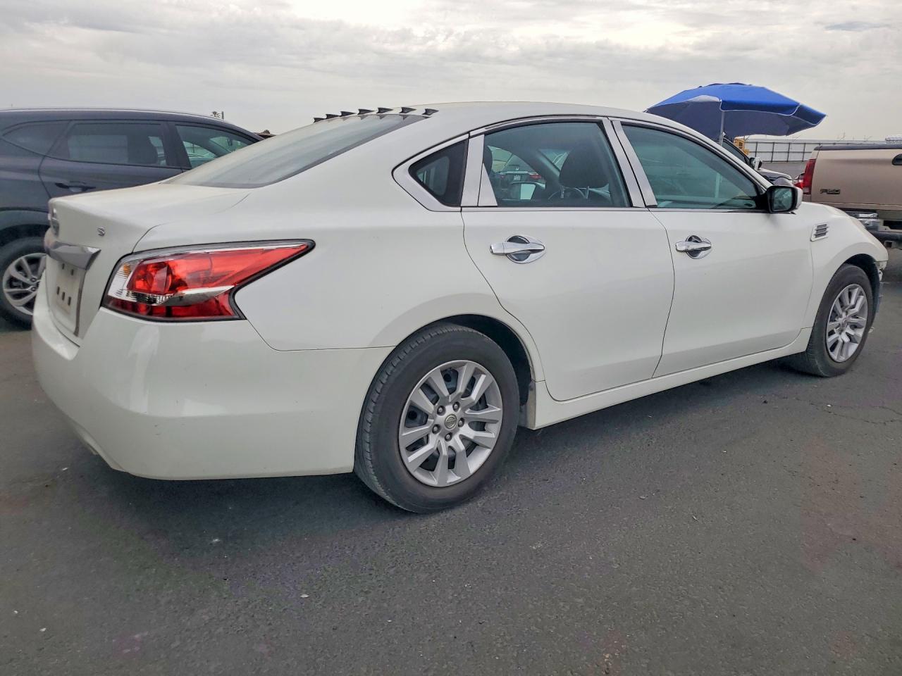 2015 Nissan Altima 2.5 S White vin: 1N4AL3AP1FN876120