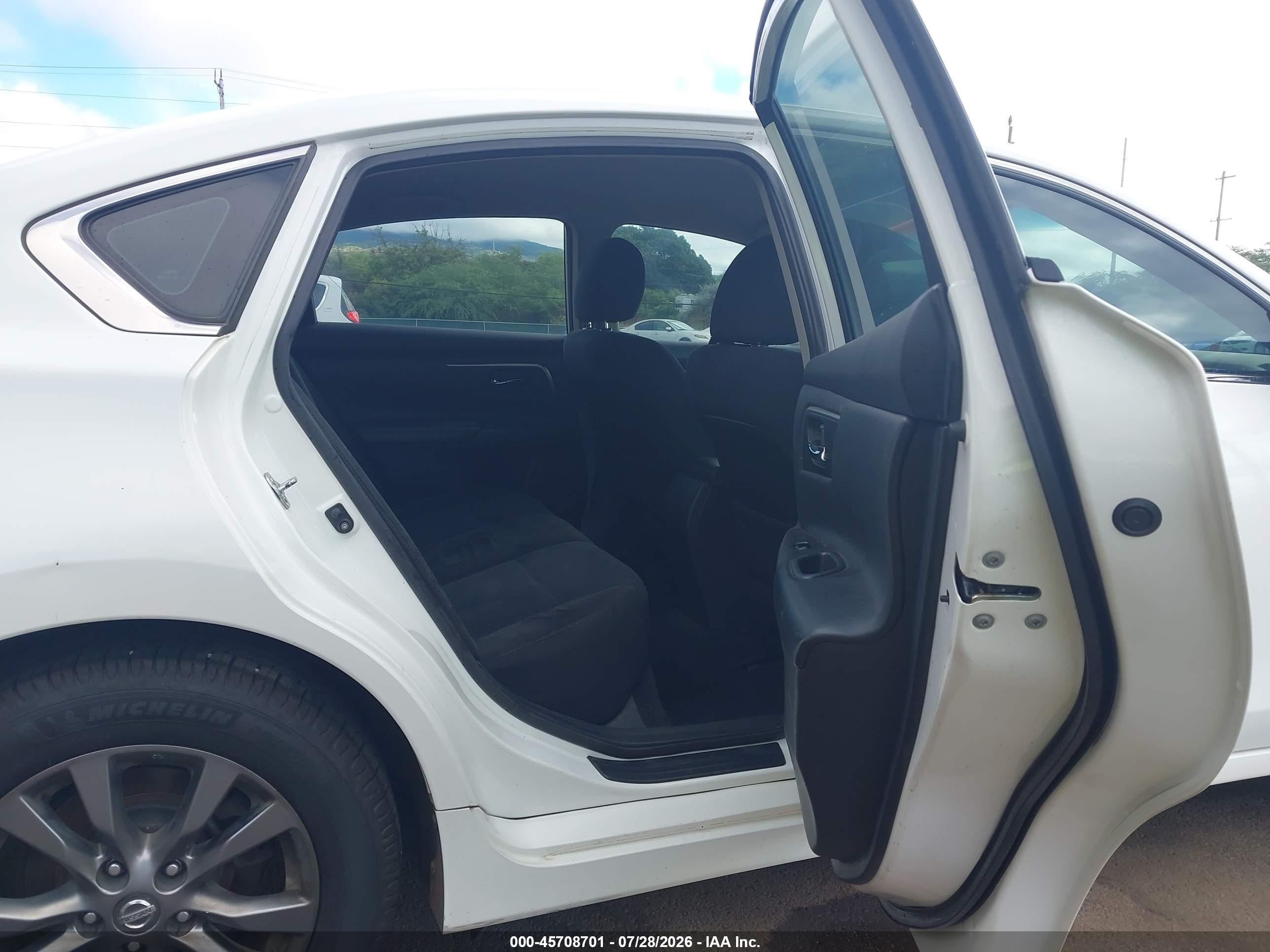 2015 Nissan Altima 2.5 S White vin: 1N4AL3AP1FN906717
