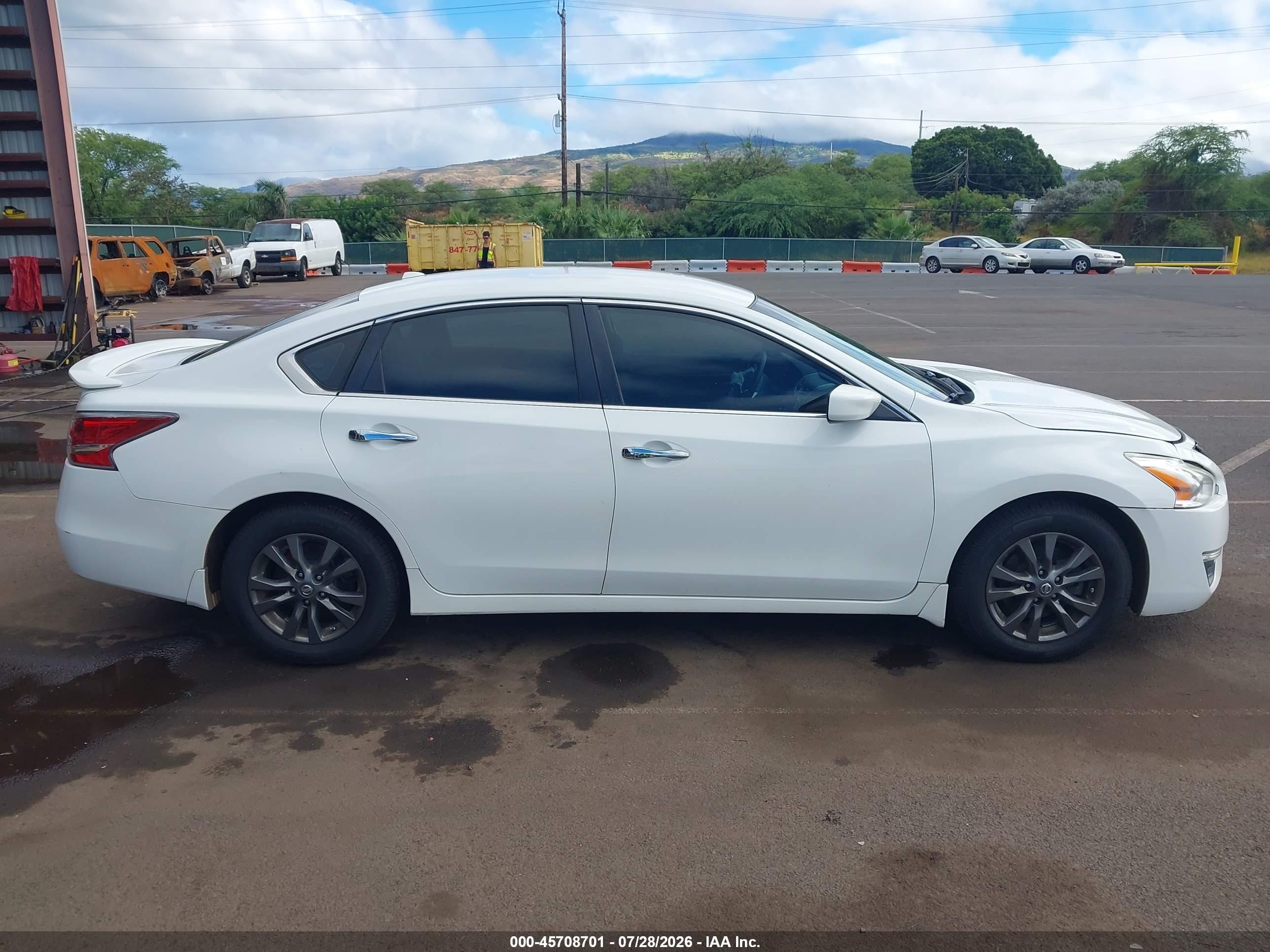 2015 Nissan Altima 2.5 S White vin: 1N4AL3AP1FN906717