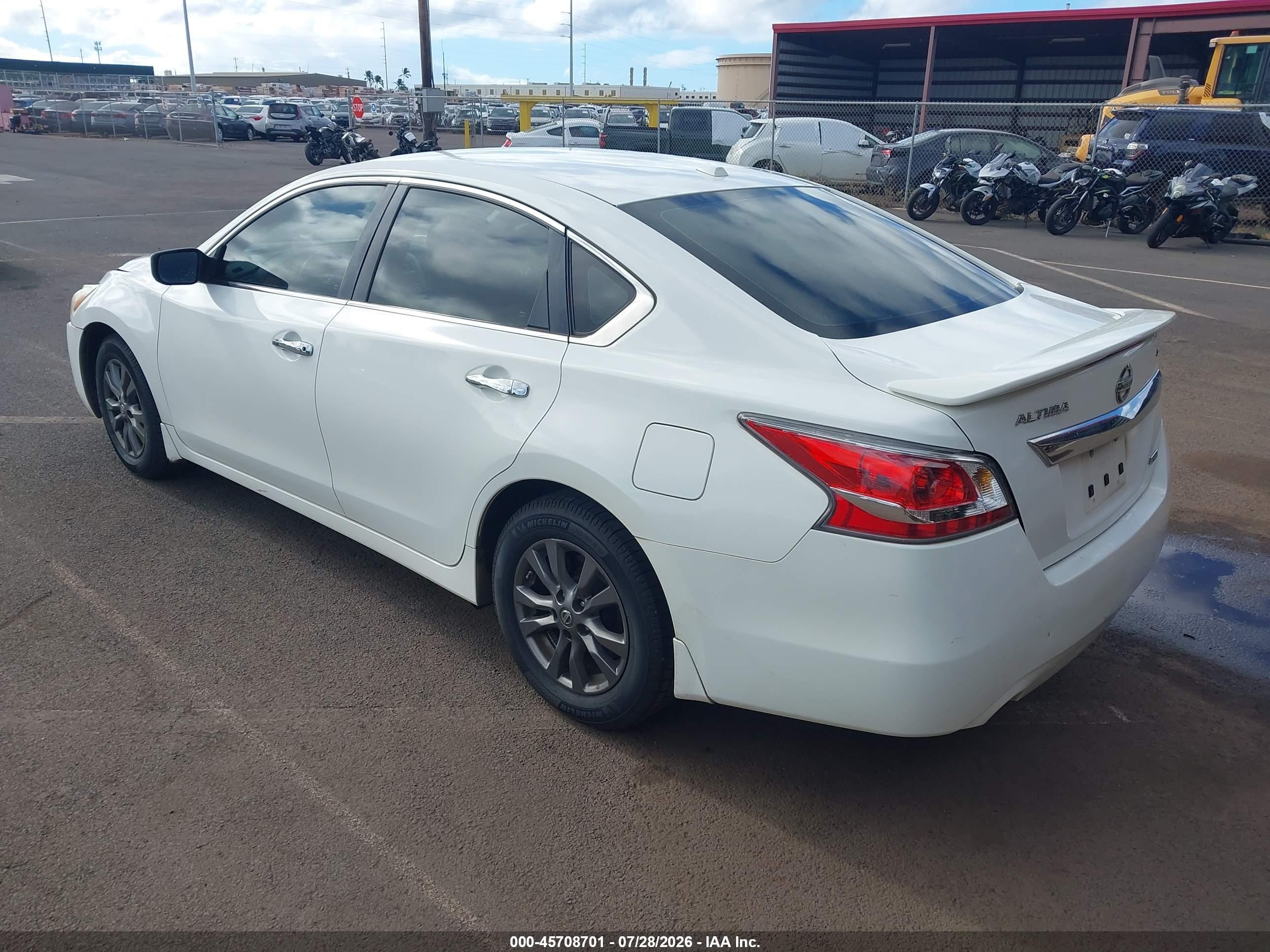 2015 Nissan Altima 2.5 S White vin: 1N4AL3AP1FN906717