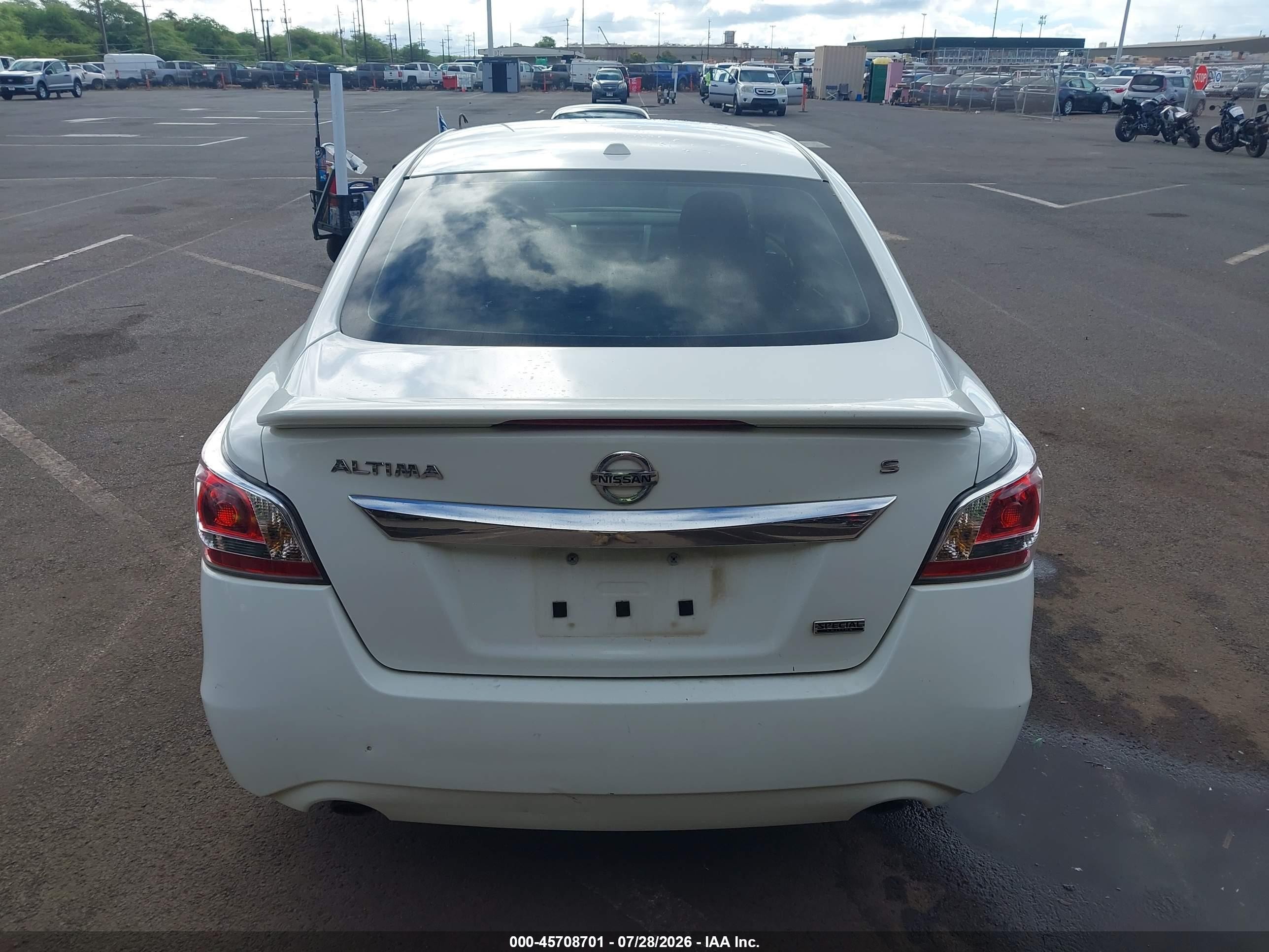 2015 Nissan Altima 2.5 S White vin: 1N4AL3AP1FN906717