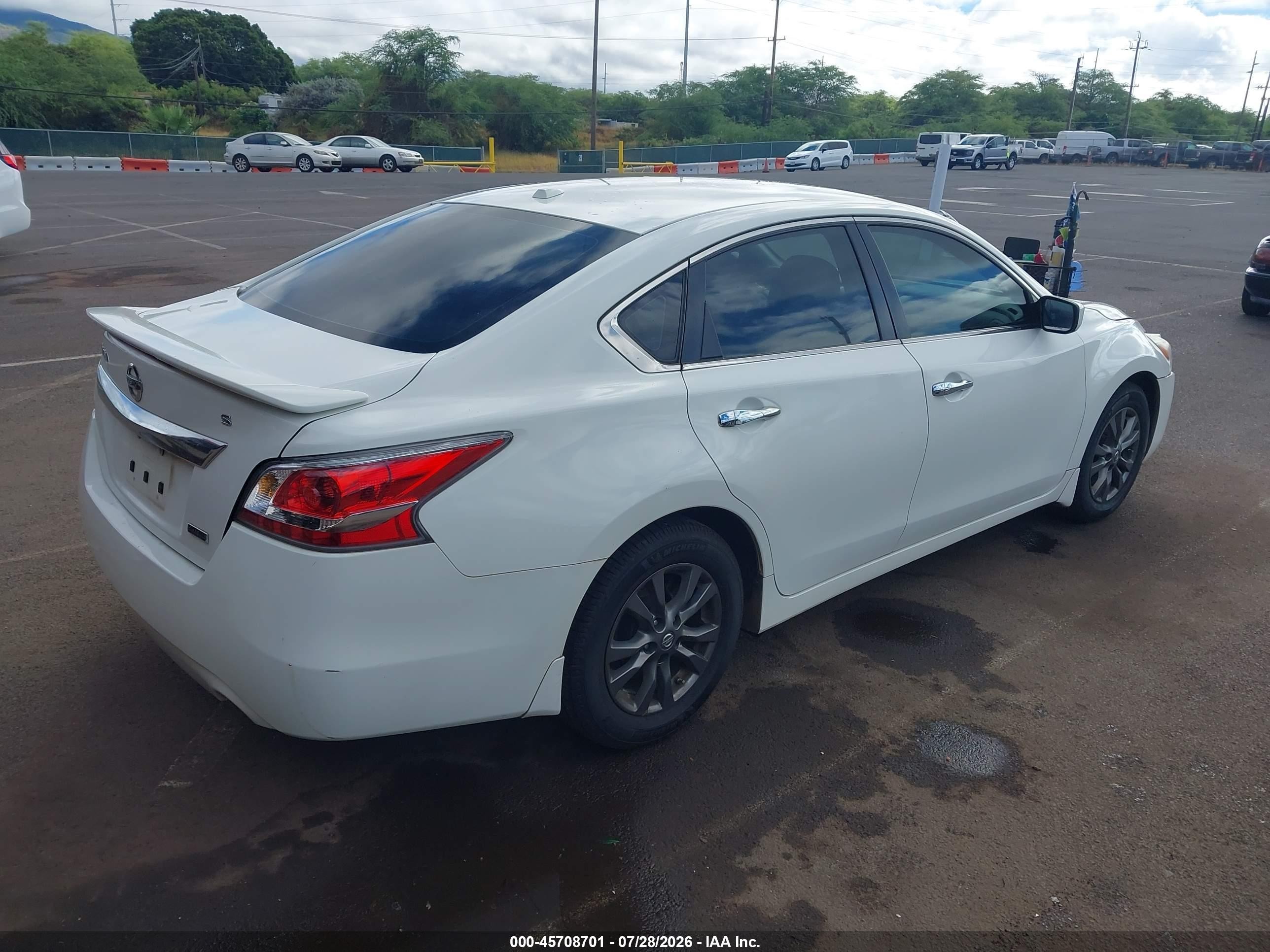 2015 Nissan Altima 2.5 S White vin: 1N4AL3AP1FN906717