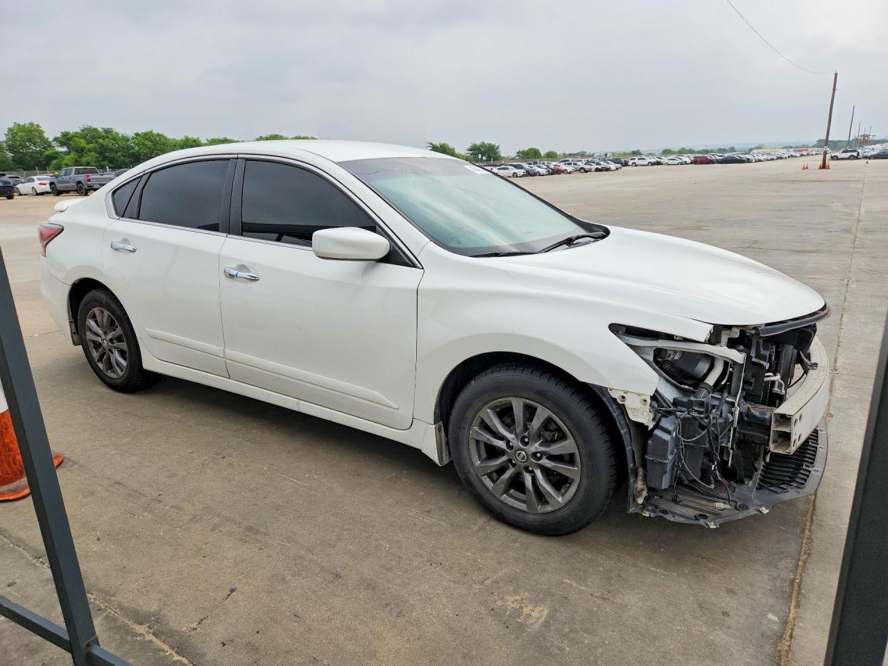 2015 Nissan Altima 2.5 S White vin: 1N4AL3AP1FN913456