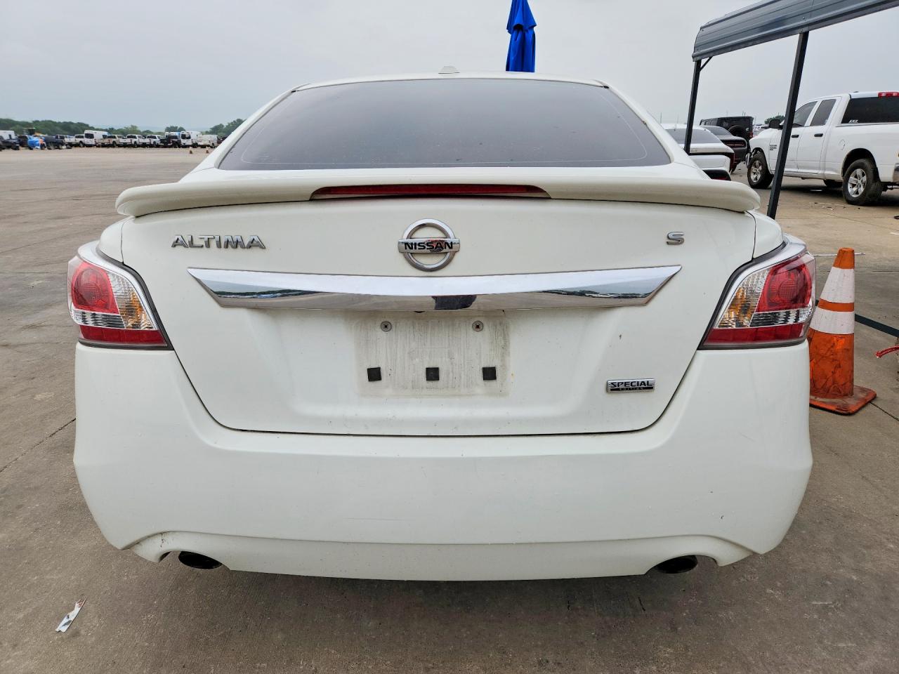 2015 Nissan Altima 2.5 S White vin: 1N4AL3AP1FN913456