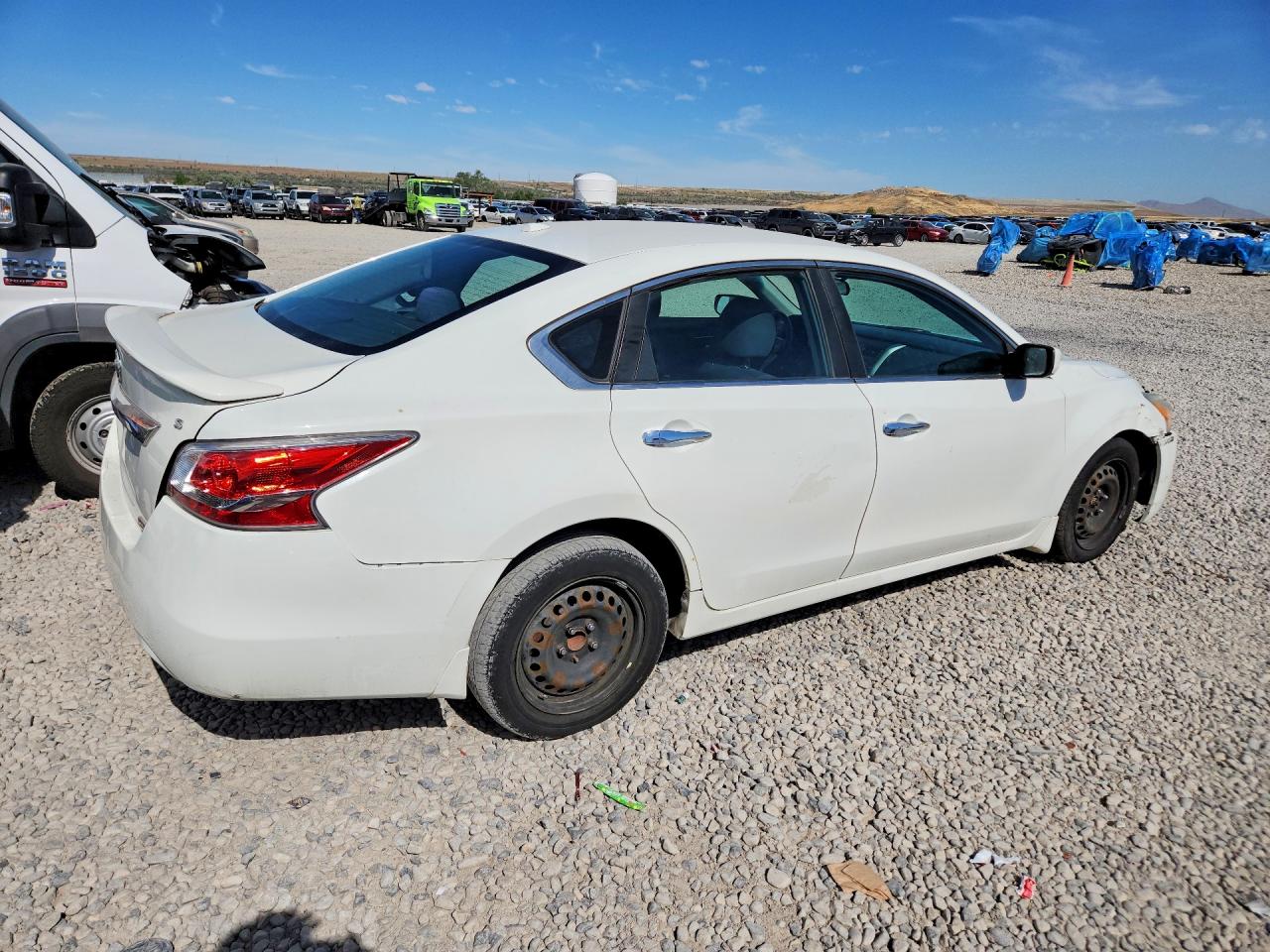 2015 Nissan Altima 2.5 S White vin: 1N4AL3AP1FN915241