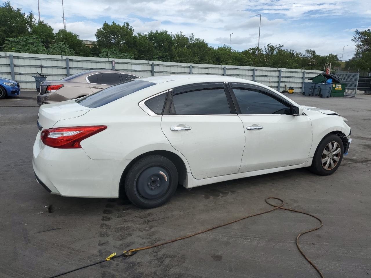 2017 Nissan Altima White vin: 1N4AL3AP1HC292301