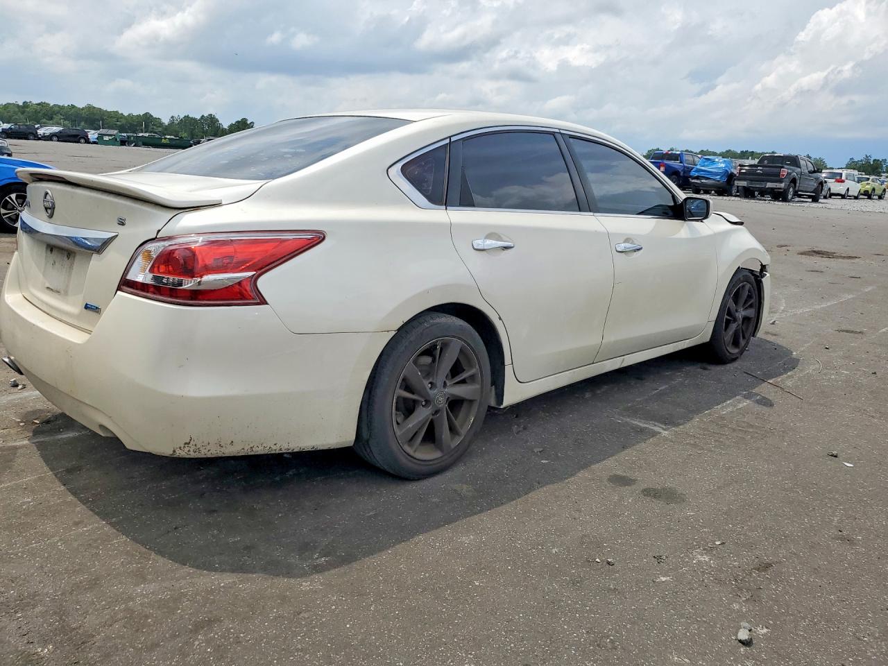 2013 Nissan Altima 2.5 White vin: 1N4AL3AP2DC116531