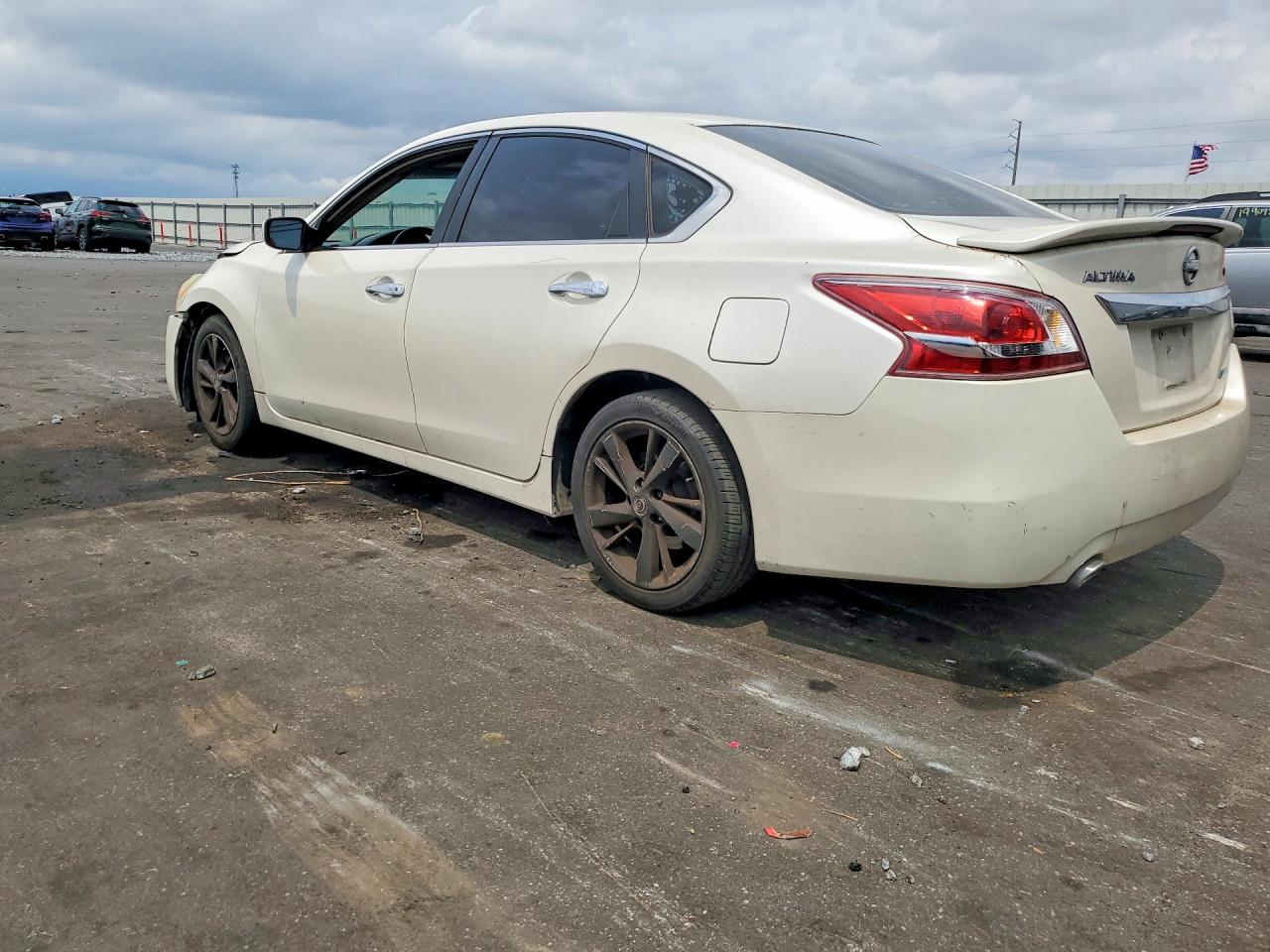 2013 Nissan Altima 2.5 White vin: 1N4AL3AP2DC116531