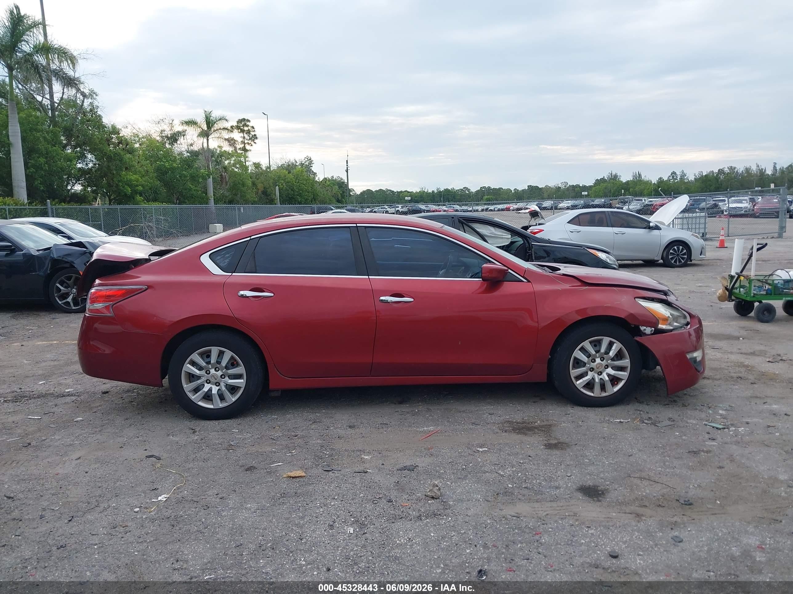 2013 Nissan Altima 2.5 S Red vin: 1N4AL3AP2DC159797