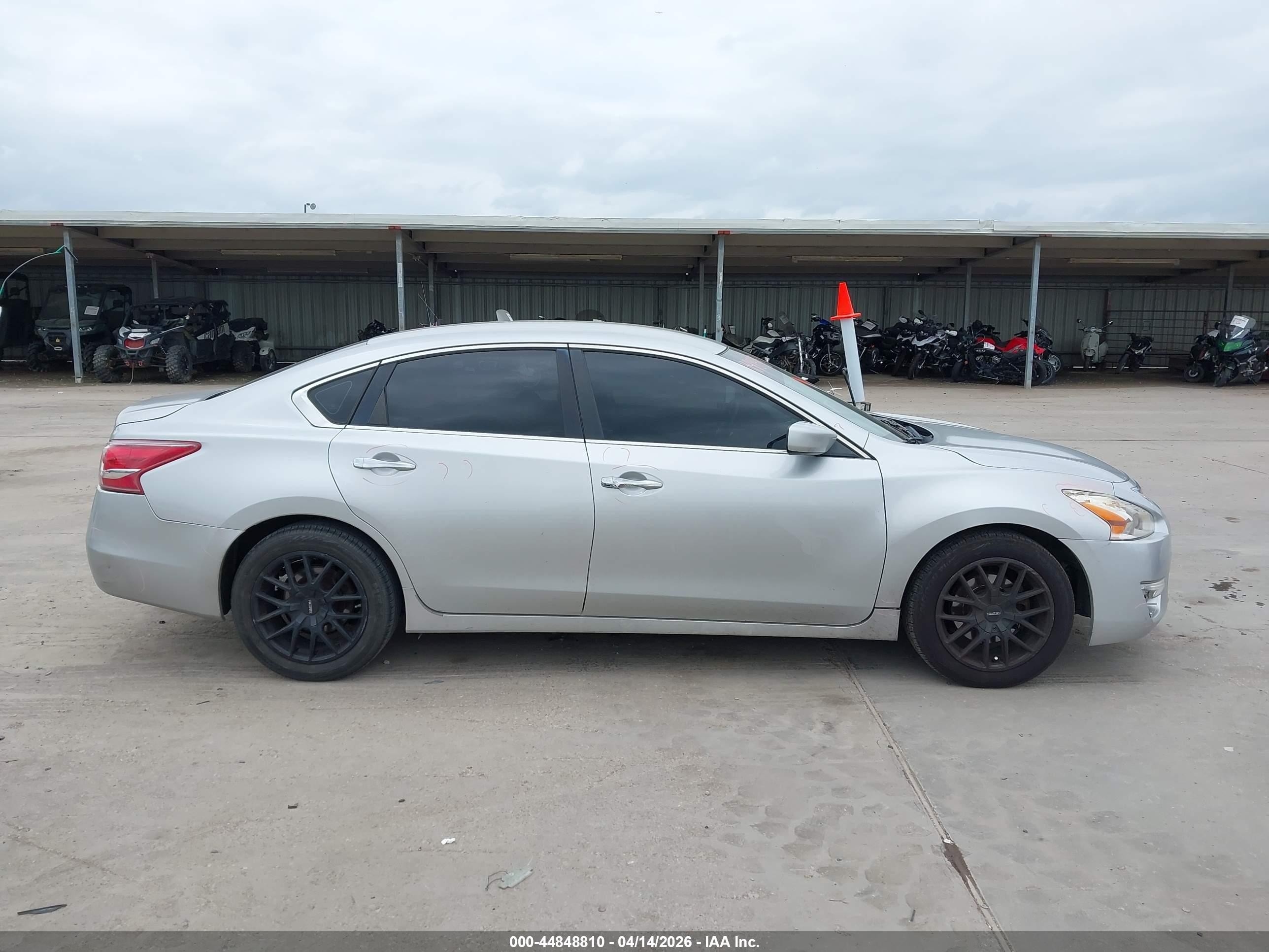2013 Nissan Altima 2.5 S Silver vin: 1N4AL3AP2DC206293
