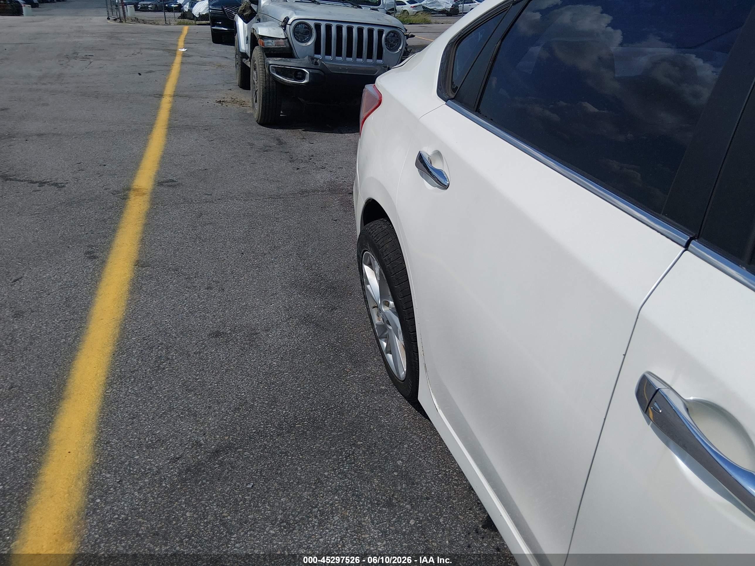 2013 Nissan Altima 2.5 Sv White vin: 1N4AL3AP2DC219769