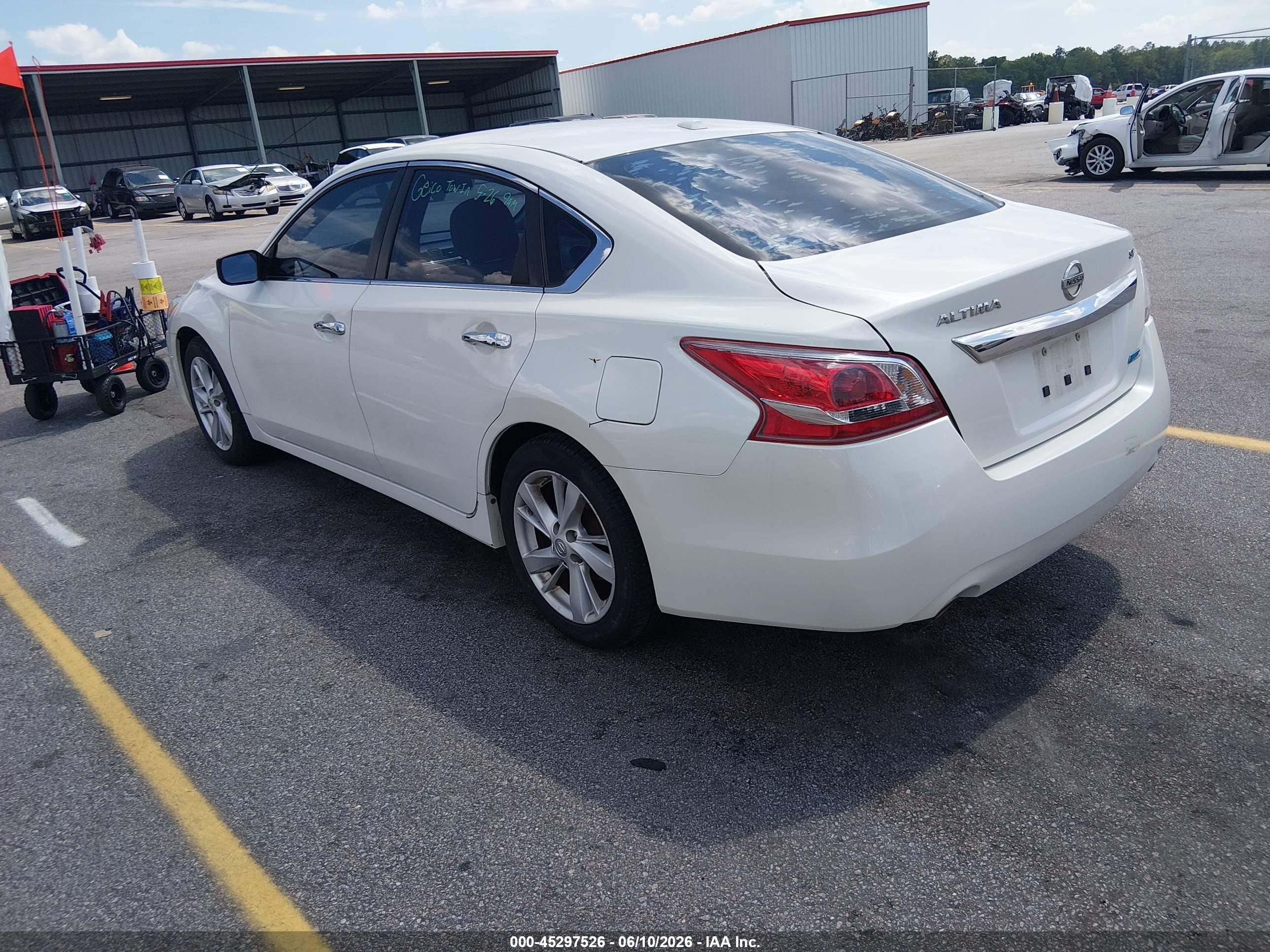 2013 Nissan Altima 2.5 Sv White vin: 1N4AL3AP2DC219769