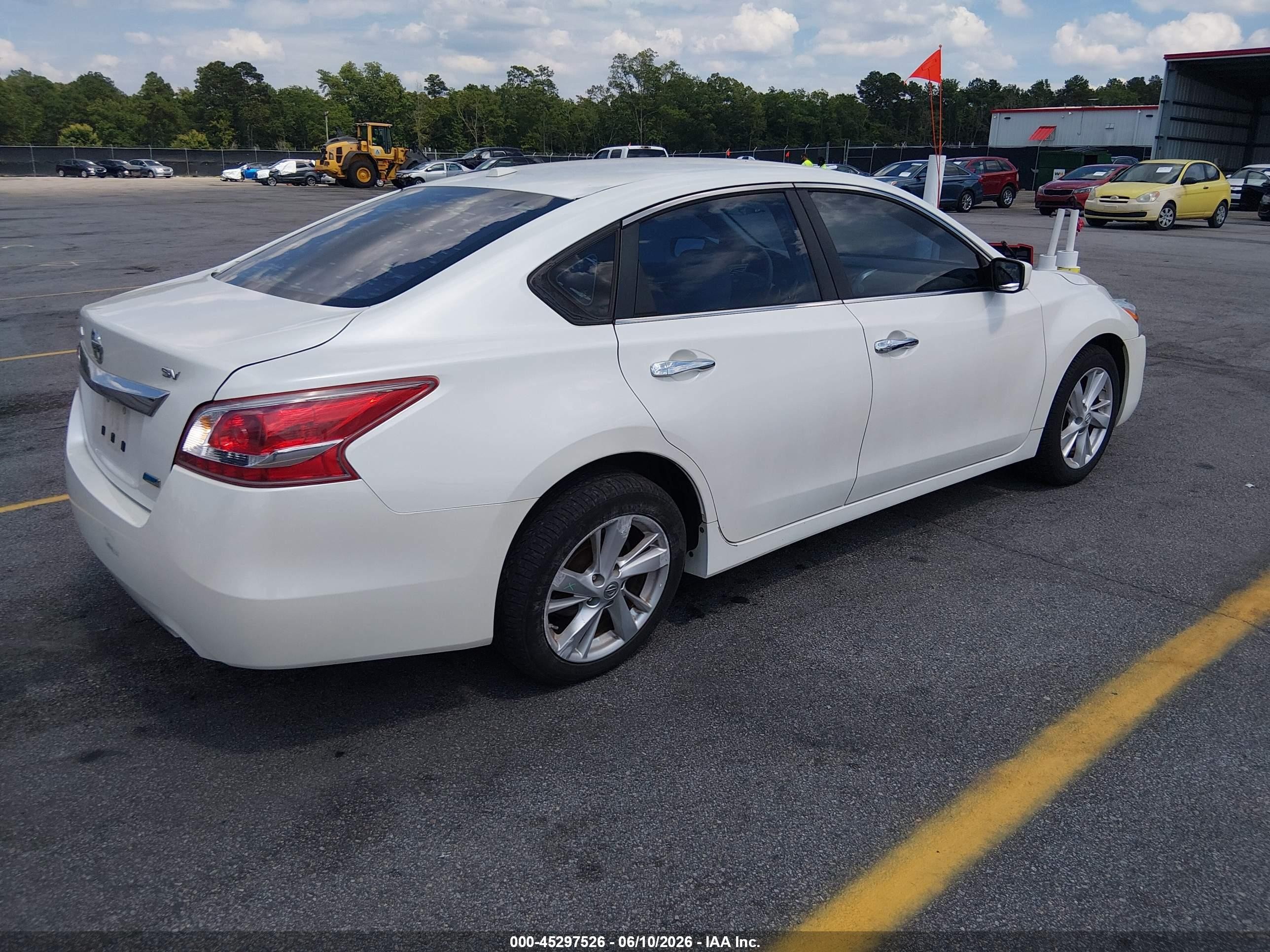 2013 Nissan Altima 2.5 Sv White vin: 1N4AL3AP2DC219769