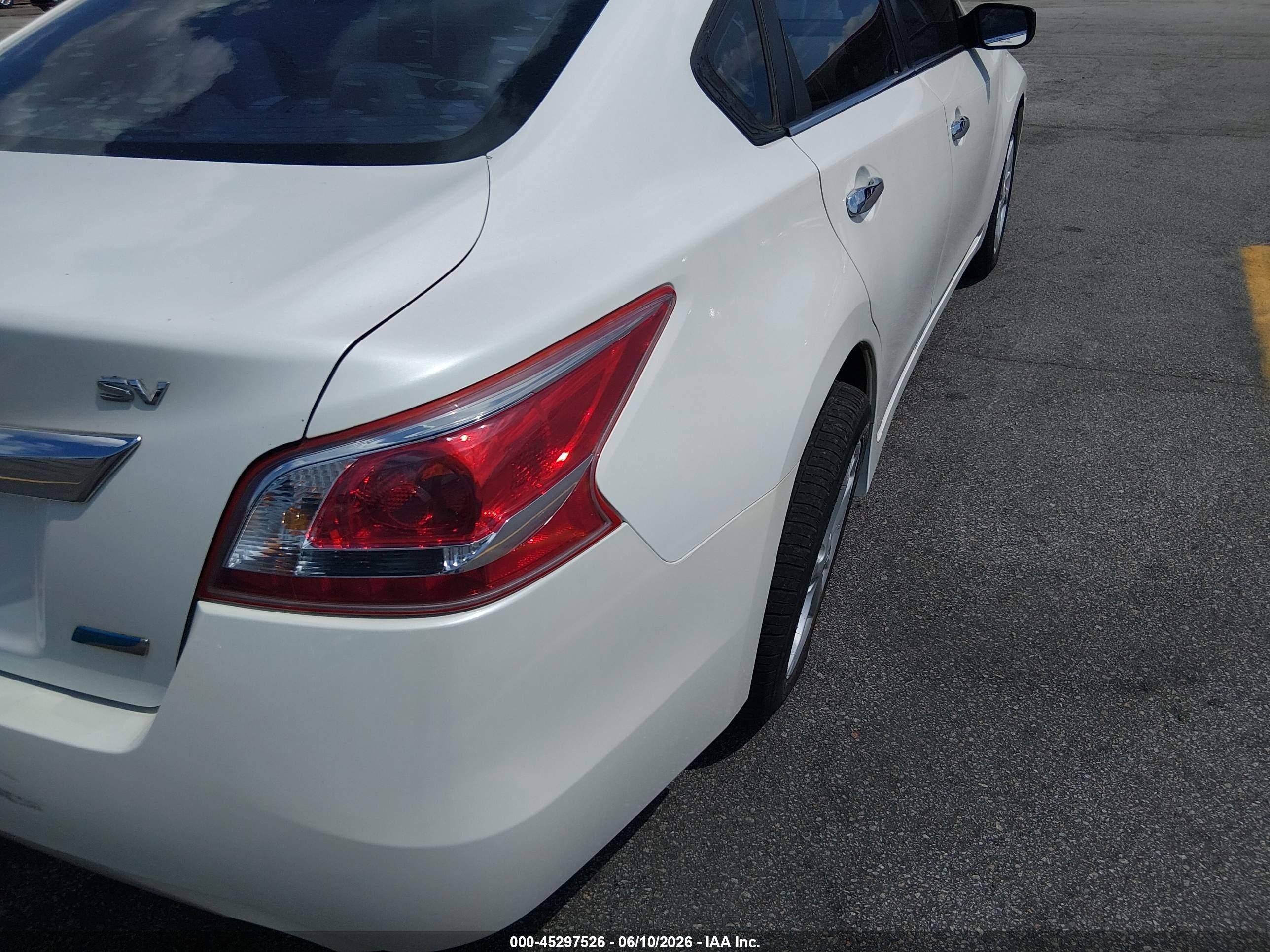 2013 Nissan Altima 2.5 Sv White vin: 1N4AL3AP2DC219769
