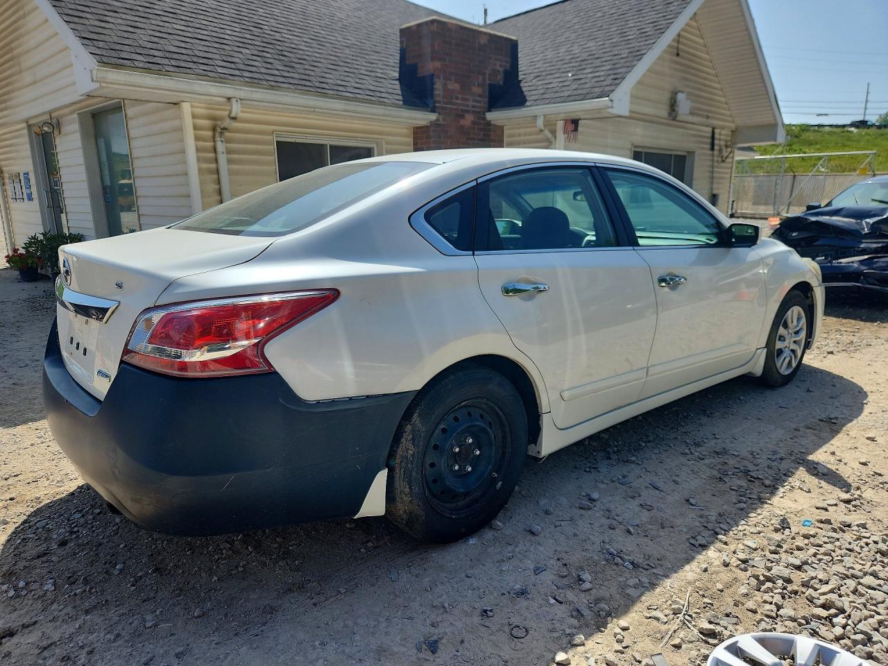 2013 Nissan Altima 2.5 S White vin: 1N4AL3AP2DC269149