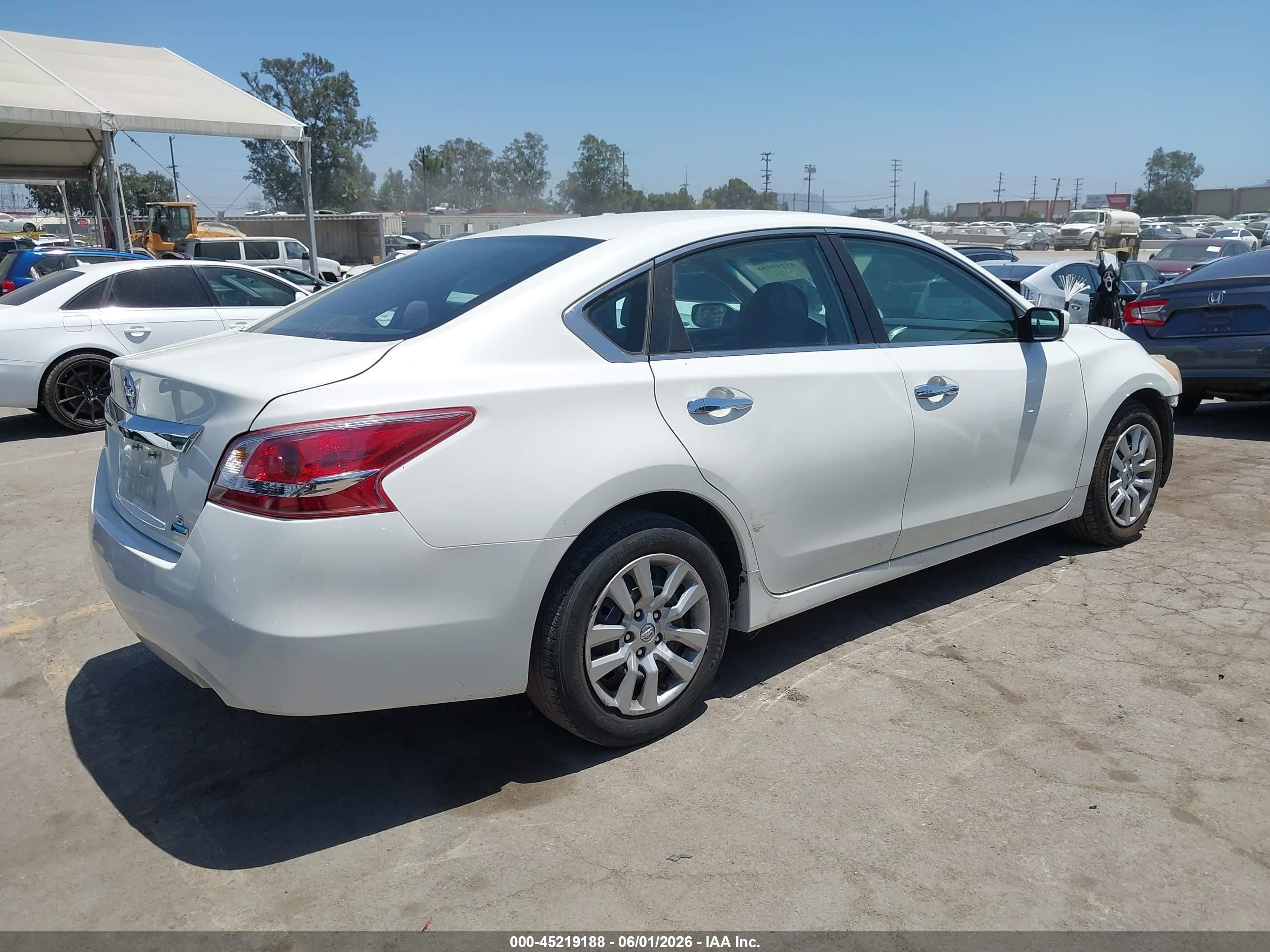 2013 Nissan Altima 2.5 S White vin: 1N4AL3AP2DC900286