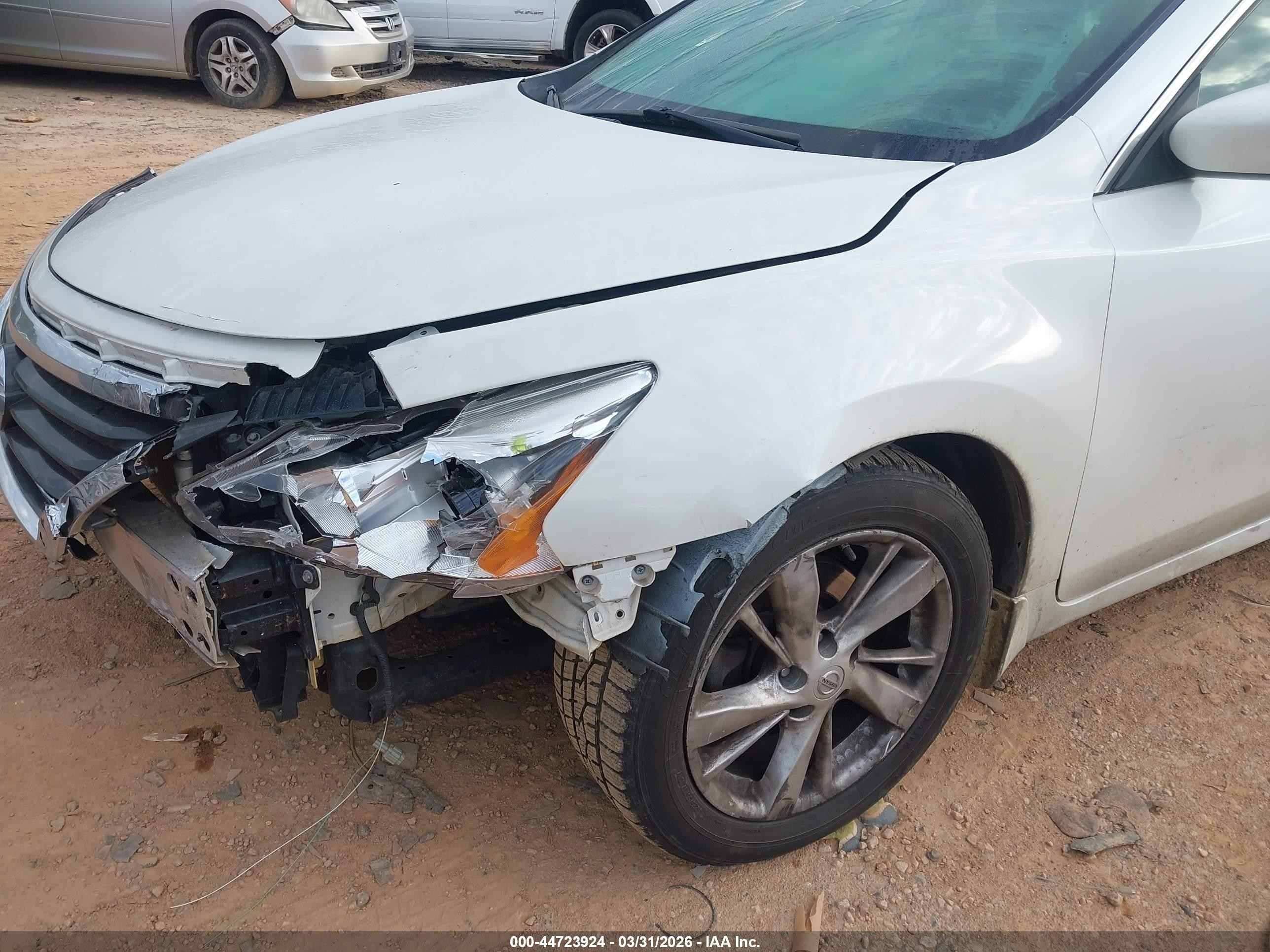 2013 Nissan Altima 2.5 Sv Белый vin: 1N4AL3AP2DC909571