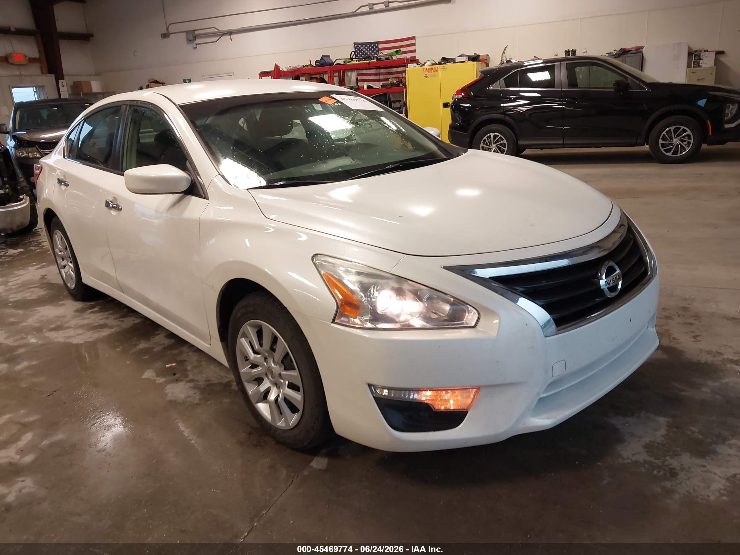 2013 Nissan Altima 2.5 S White vin: 1N4AL3AP2DC922742