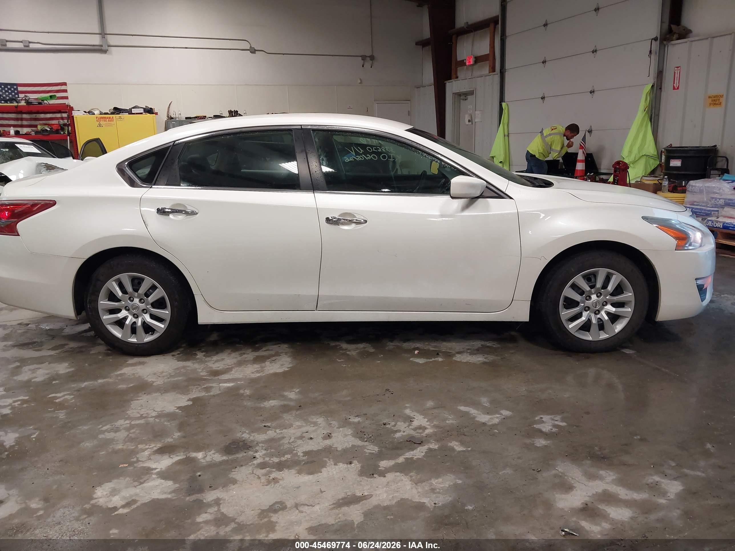 2013 Nissan Altima 2.5 S White vin: 1N4AL3AP2DC922742