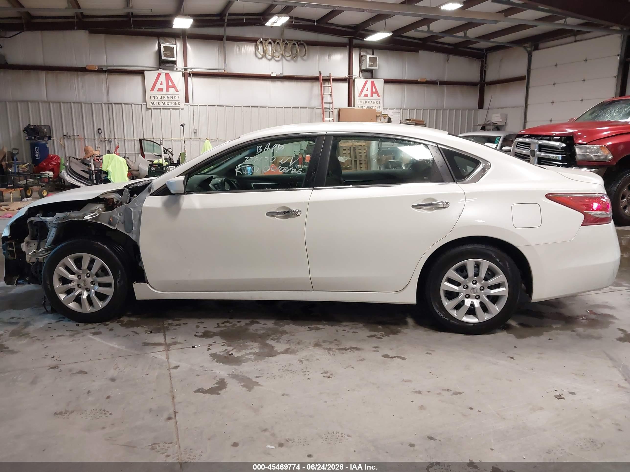 2013 Nissan Altima 2.5 S White vin: 1N4AL3AP2DC922742