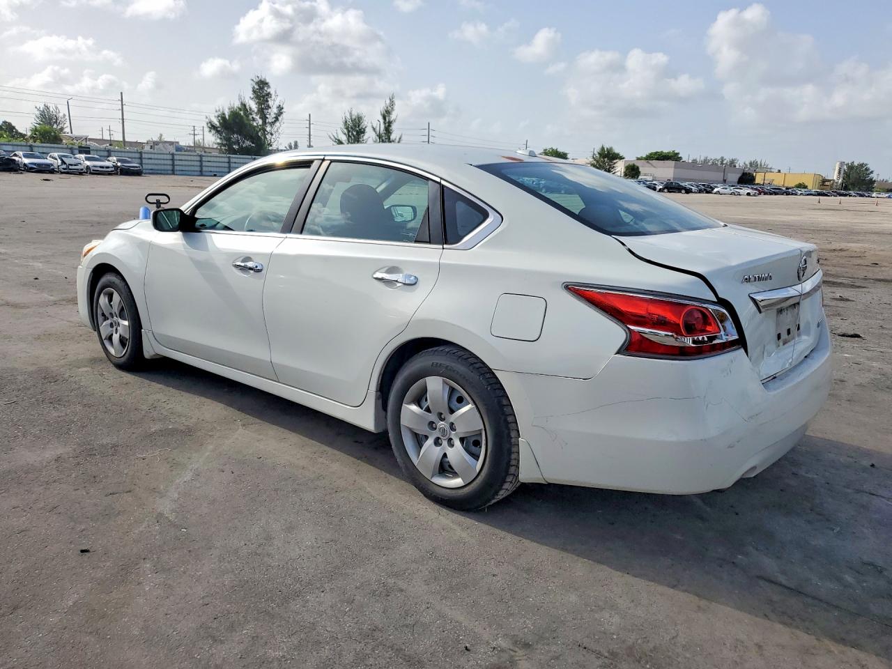 2013 Nissan Altima 2.5 White vin: 1N4AL3AP2DN488083