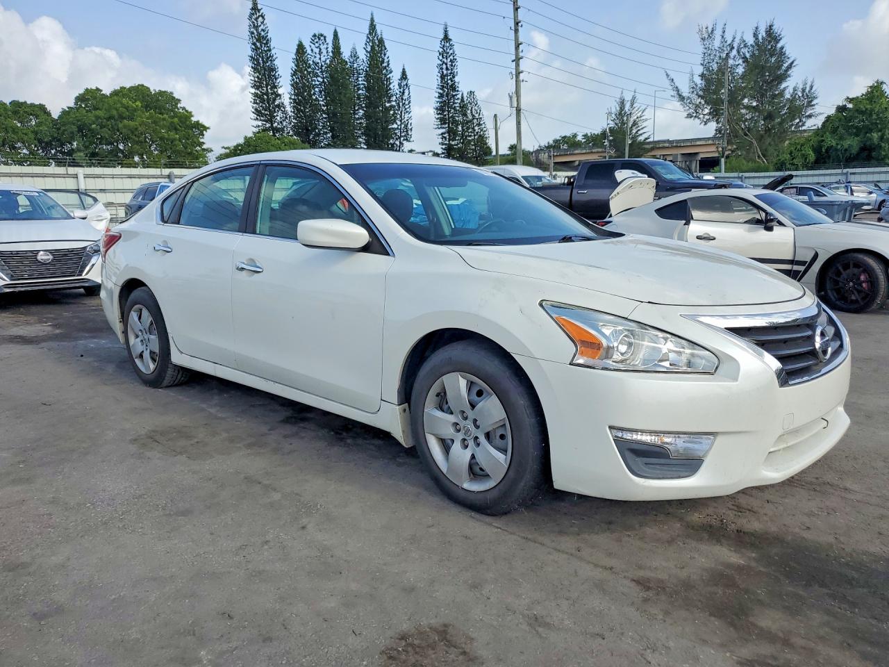 2013 Nissan Altima 2.5 White vin: 1N4AL3AP2DN488083