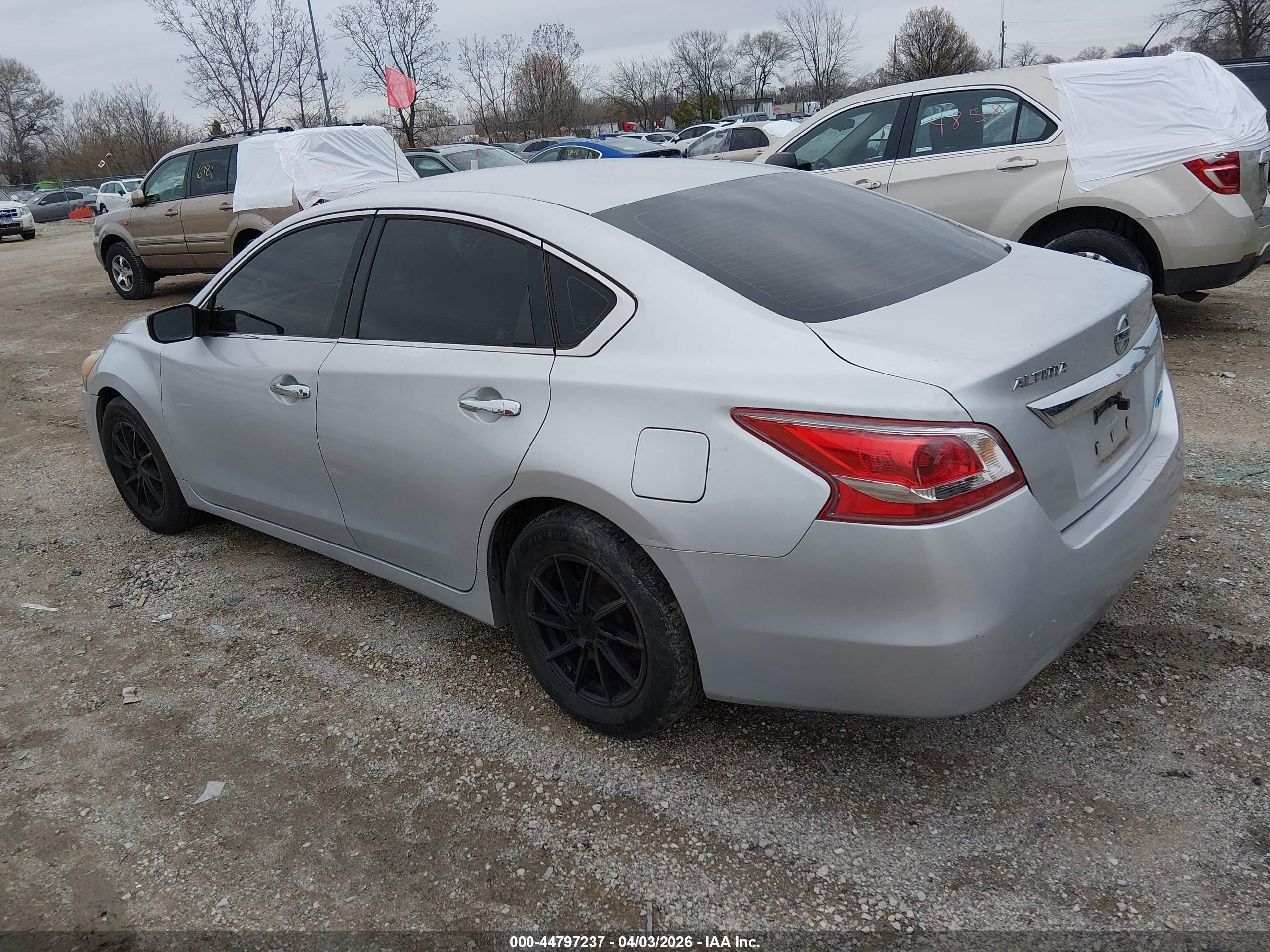2013 Nissan Altima 2.5 S Silver vin: 1N4AL3AP2DN523530