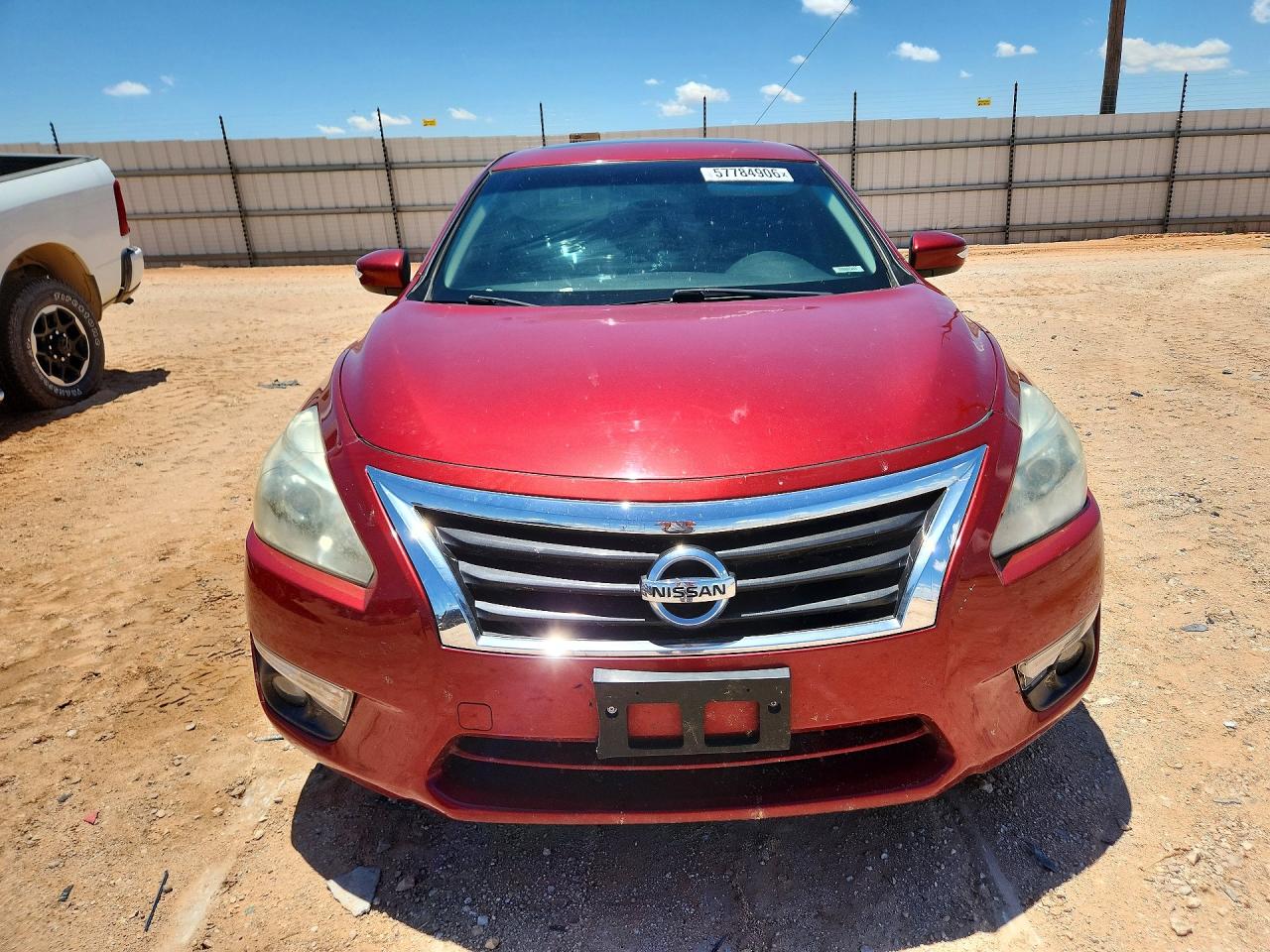 2014 Nissan Altima 2.5 Red vin: 1N4AL3AP2EC104204