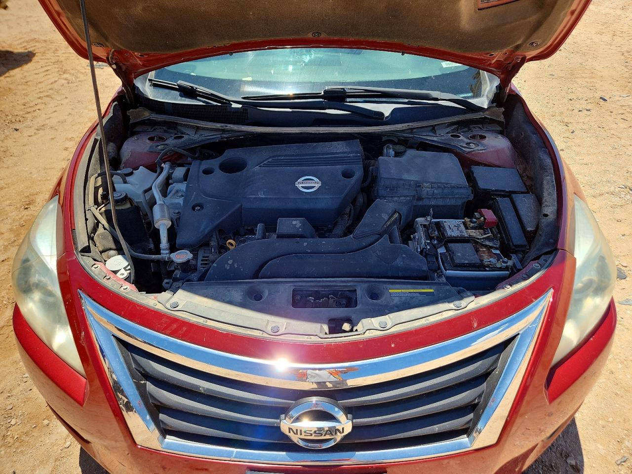 2014 Nissan Altima 2.5 Red vin: 1N4AL3AP2EC104204