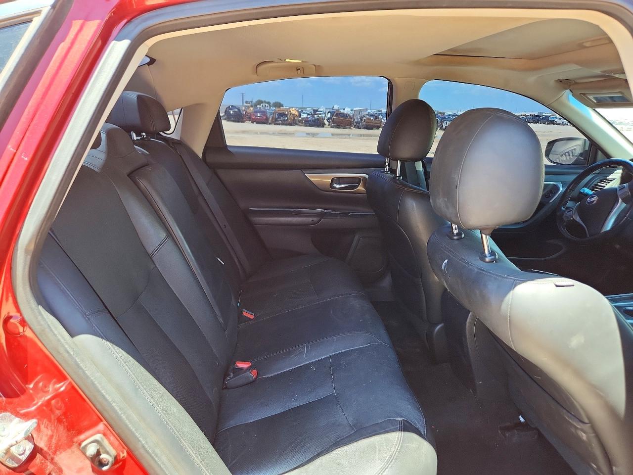 2014 Nissan Altima 2.5 Red vin: 1N4AL3AP2EC104204