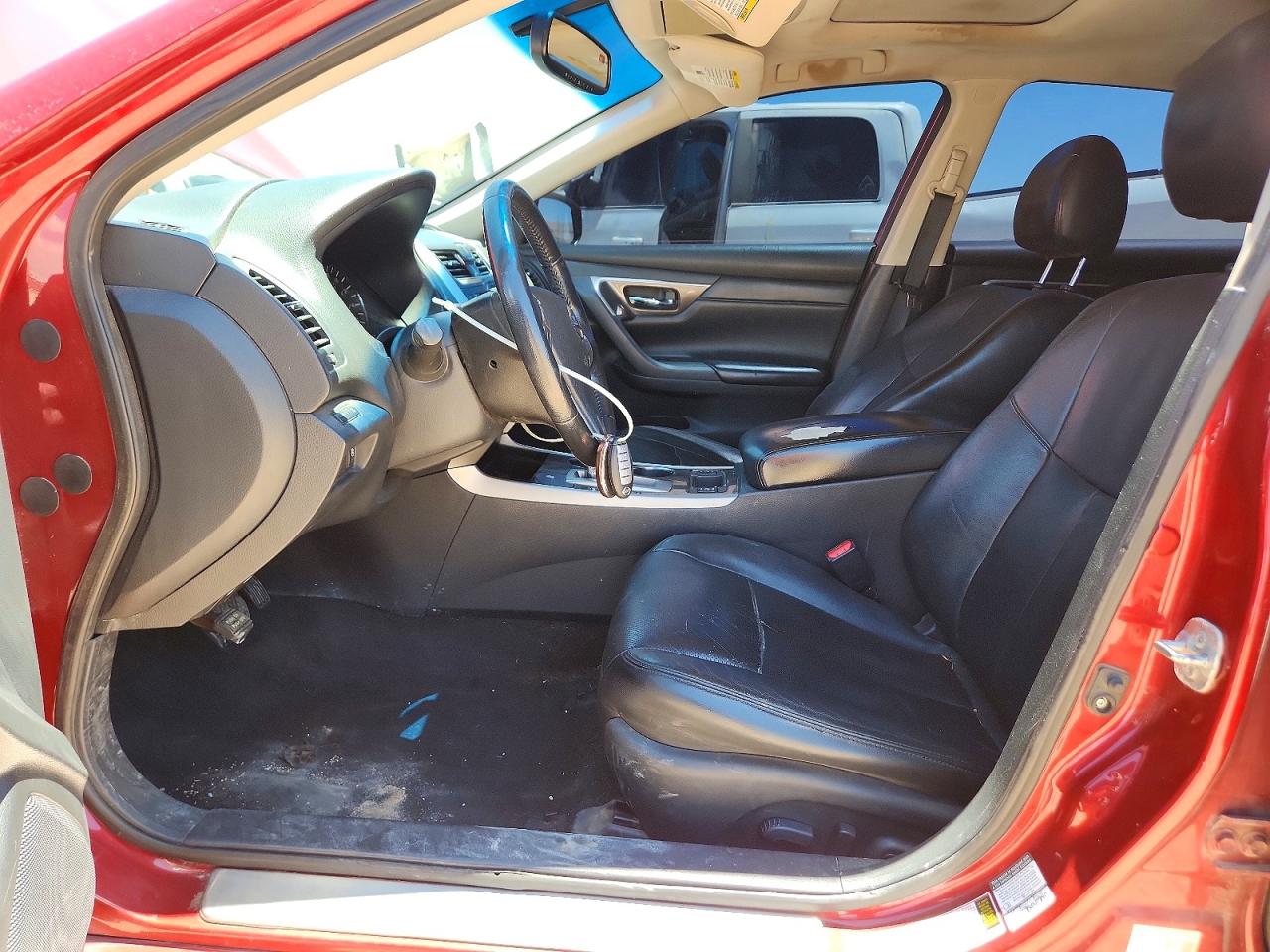 2014 Nissan Altima 2.5 Red vin: 1N4AL3AP2EC104204