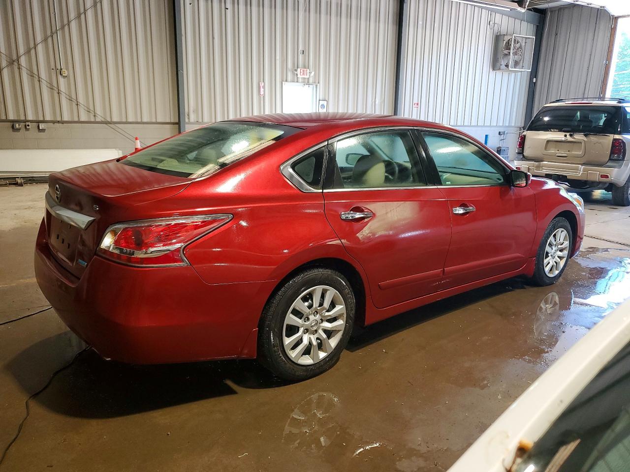 2014 Nissan Altima 2.5 Red vin: 1N4AL3AP2EC109919