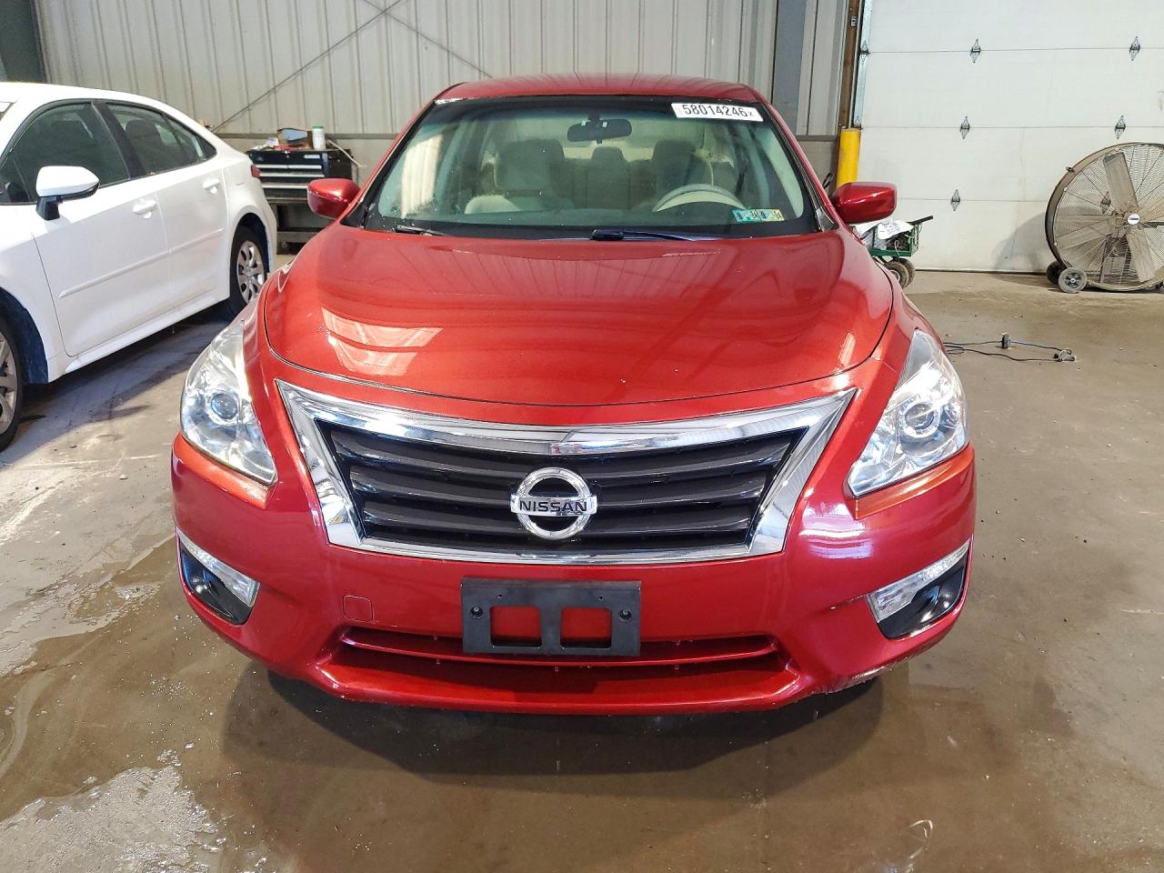 2014 Nissan Altima 2.5 Red vin: 1N4AL3AP2EC109919