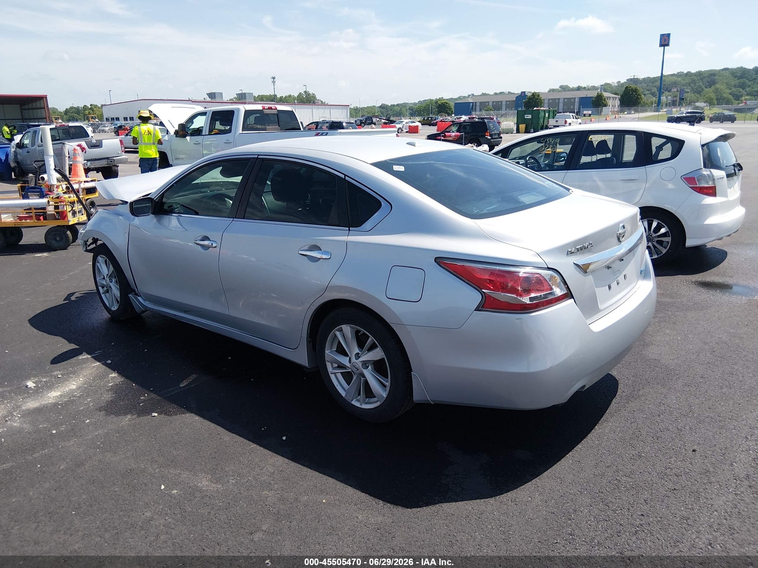 2014 Nissan Altima 2.5 Sv Серебряный vin: 1N4AL3AP2EC175709