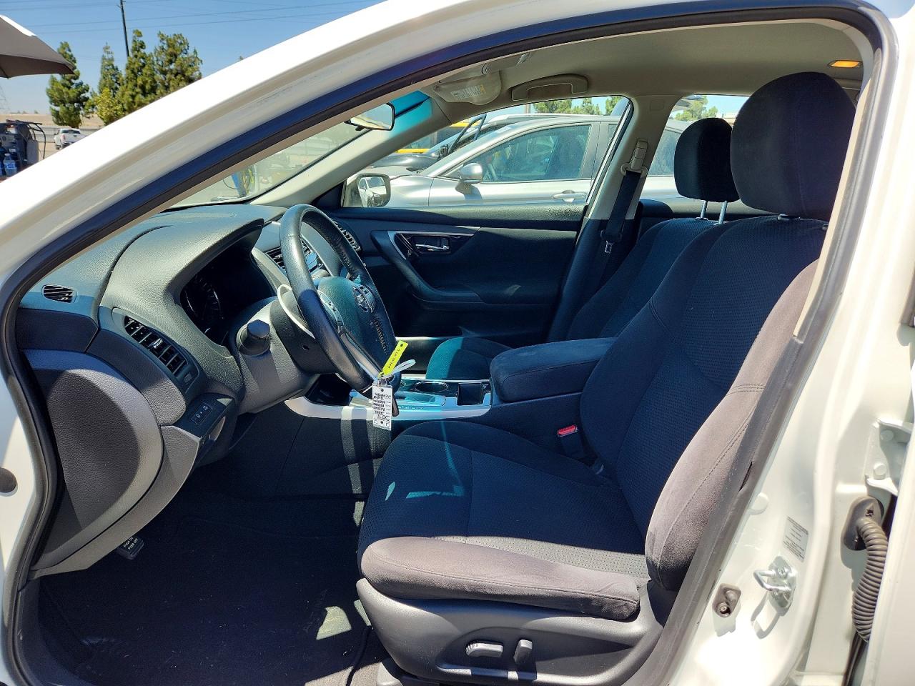 2014 Nissan Altima 2.5 Sv White vin: 1N4AL3AP2EC187343