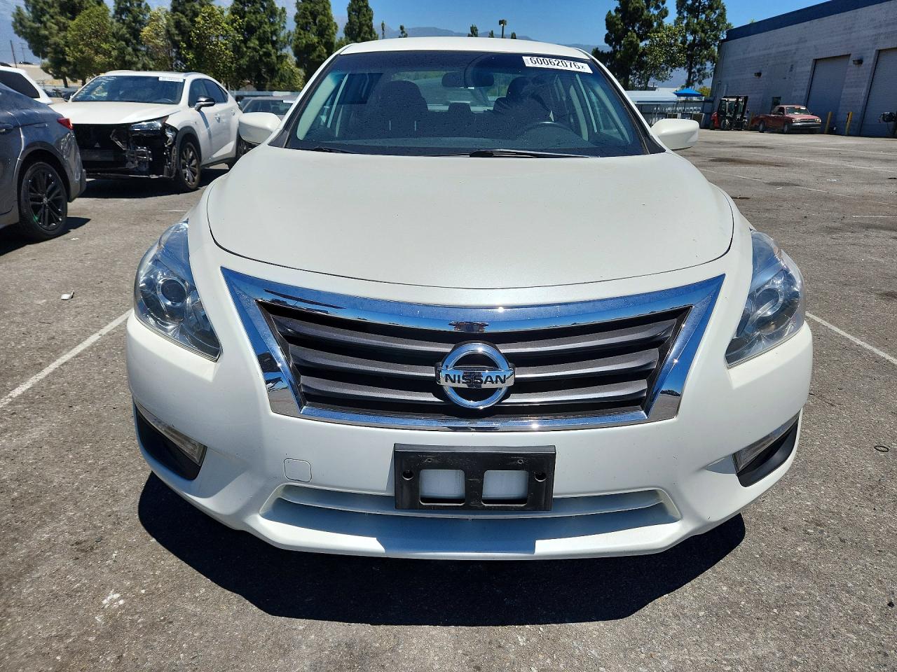 2014 Nissan Altima 2.5 Sv White vin: 1N4AL3AP2EC187343