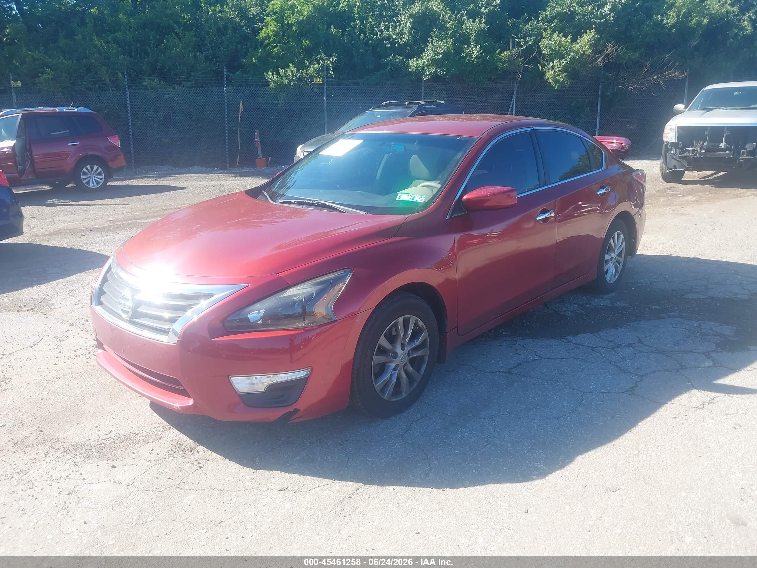2014 Nissan Altima 2.5 S Red vin: 1N4AL3AP2EC190436