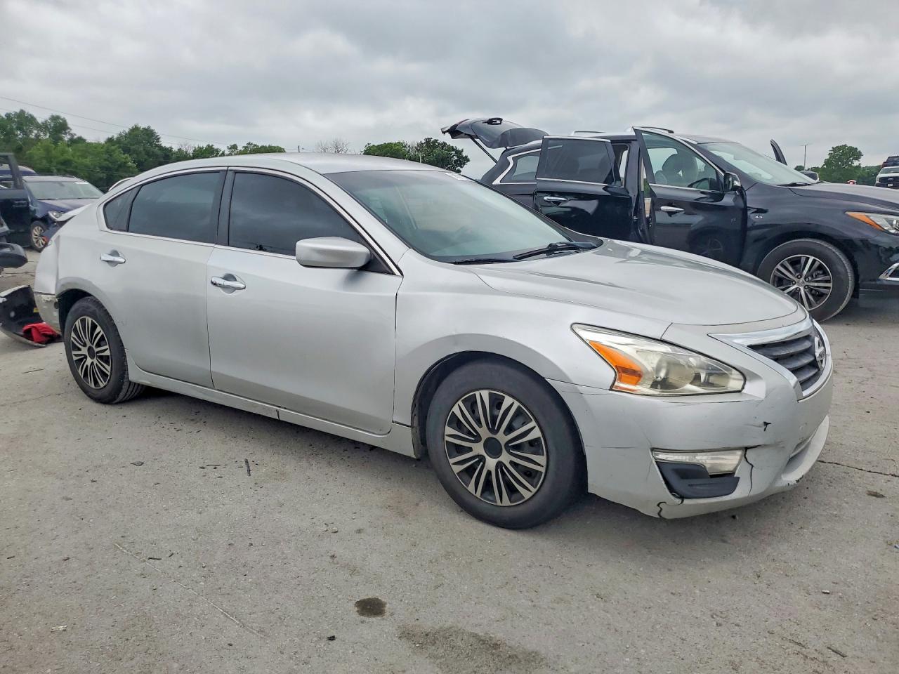 2014 Nissan Altima 2.5 S Silver vin: 1N4AL3AP2EC199735