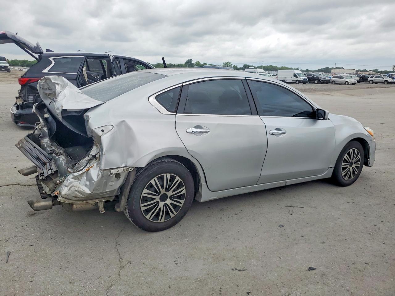 2014 Nissan Altima 2.5 S Silver vin: 1N4AL3AP2EC199735