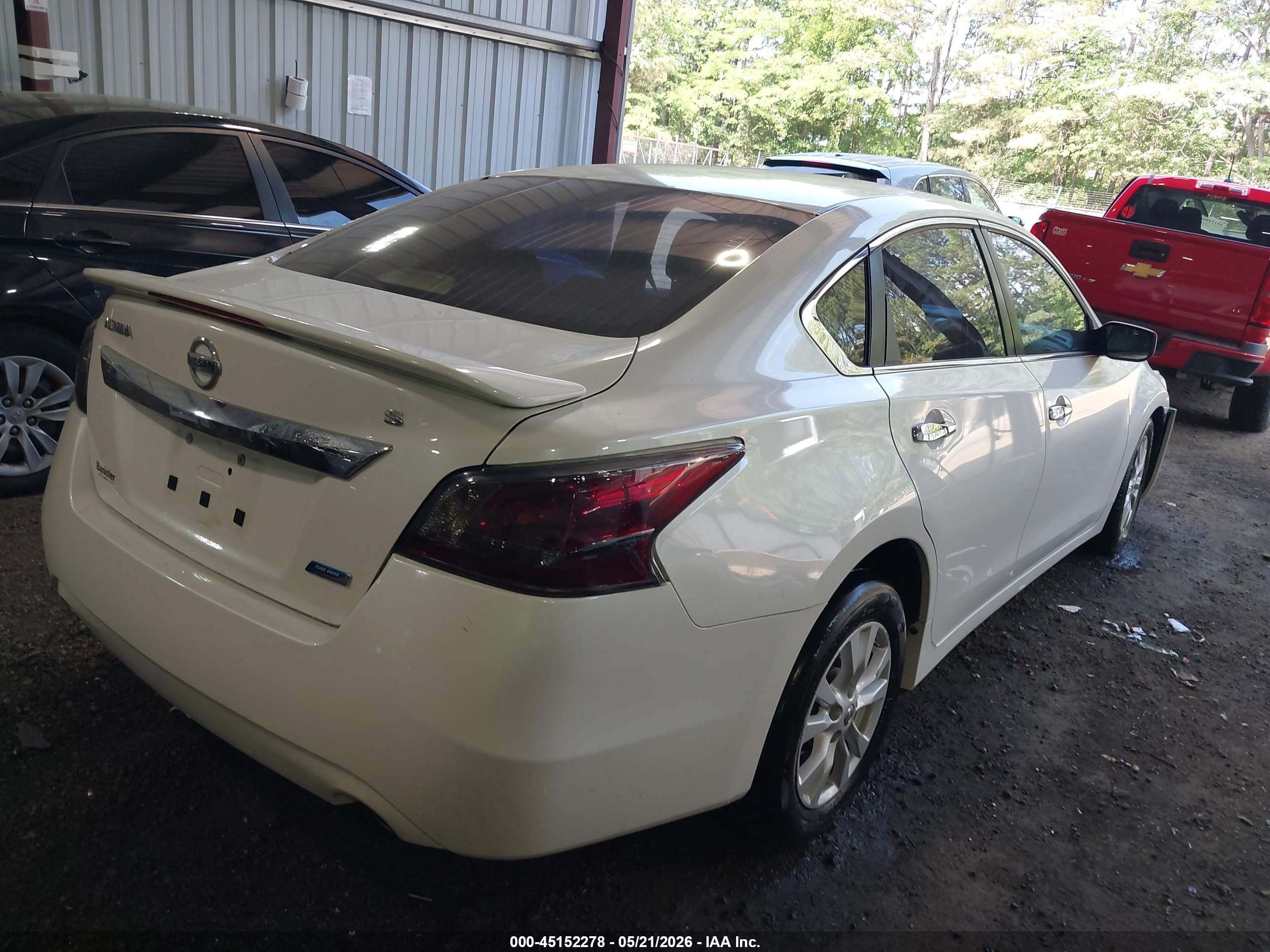 2014 Nissan Altima 2.5 S Белый vin: 1N4AL3AP2EC268360