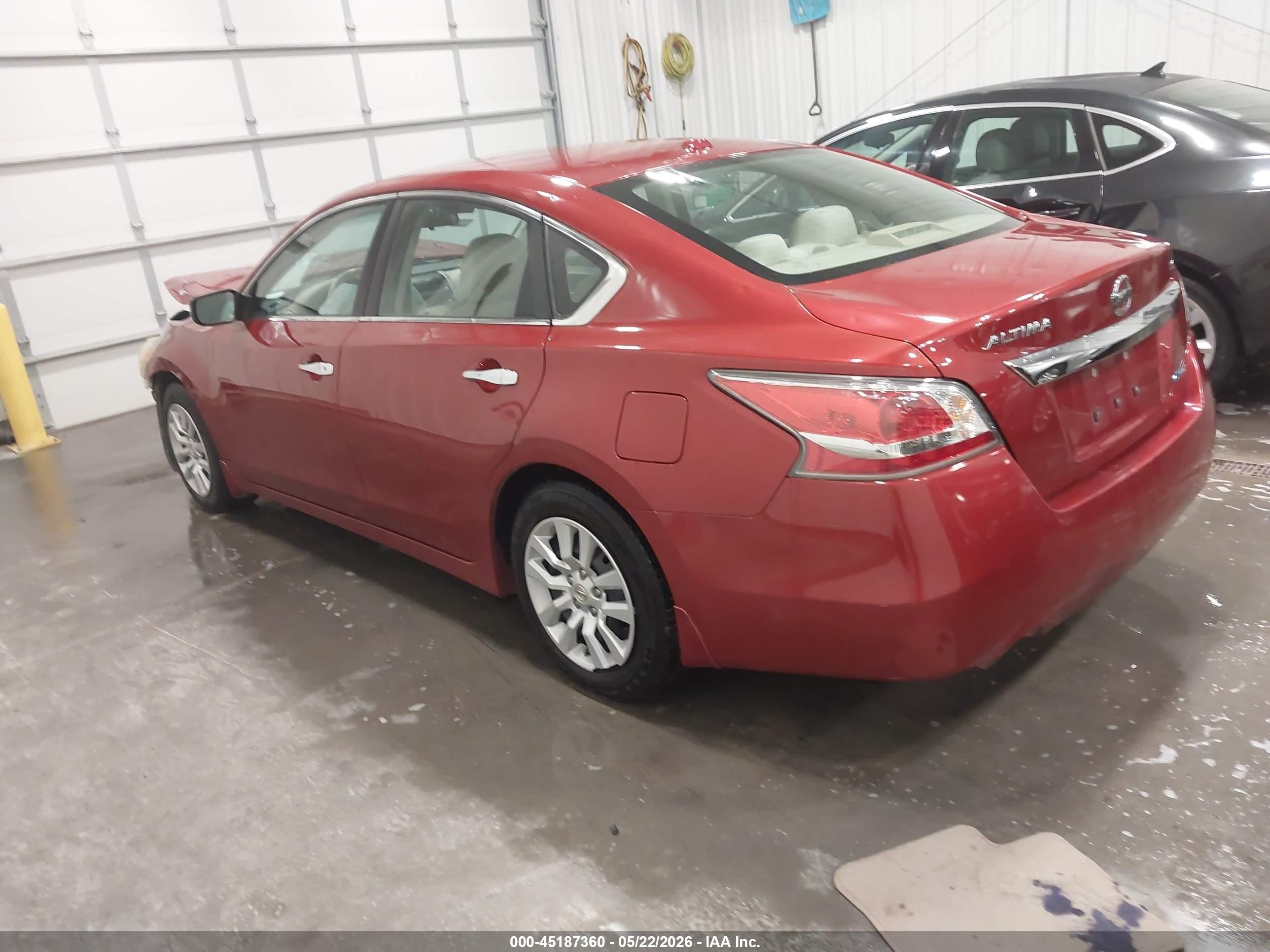 2014 Nissan Altima 2.5 S Red vin: 1N4AL3AP2EC298085