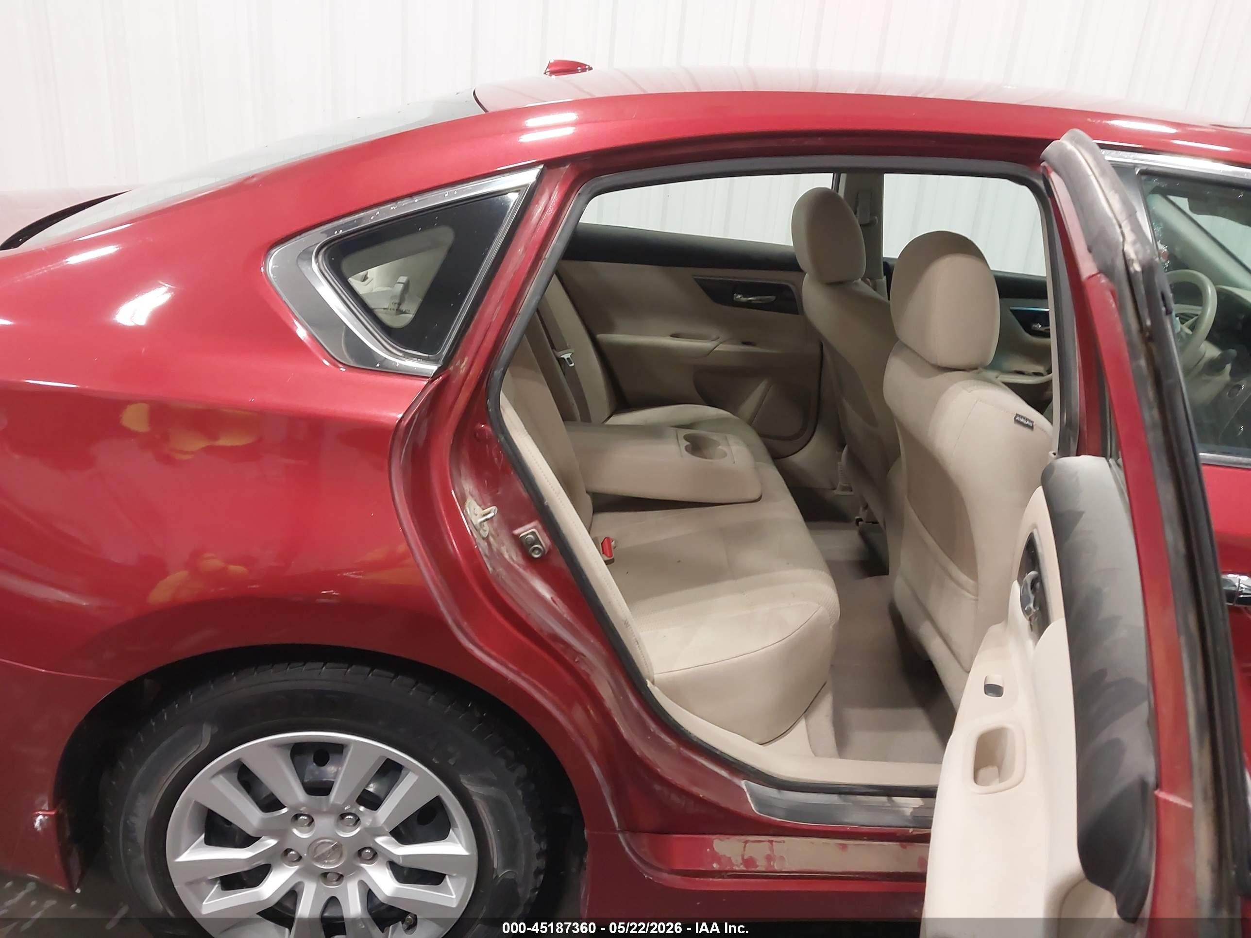 2014 Nissan Altima 2.5 S Red vin: 1N4AL3AP2EC298085